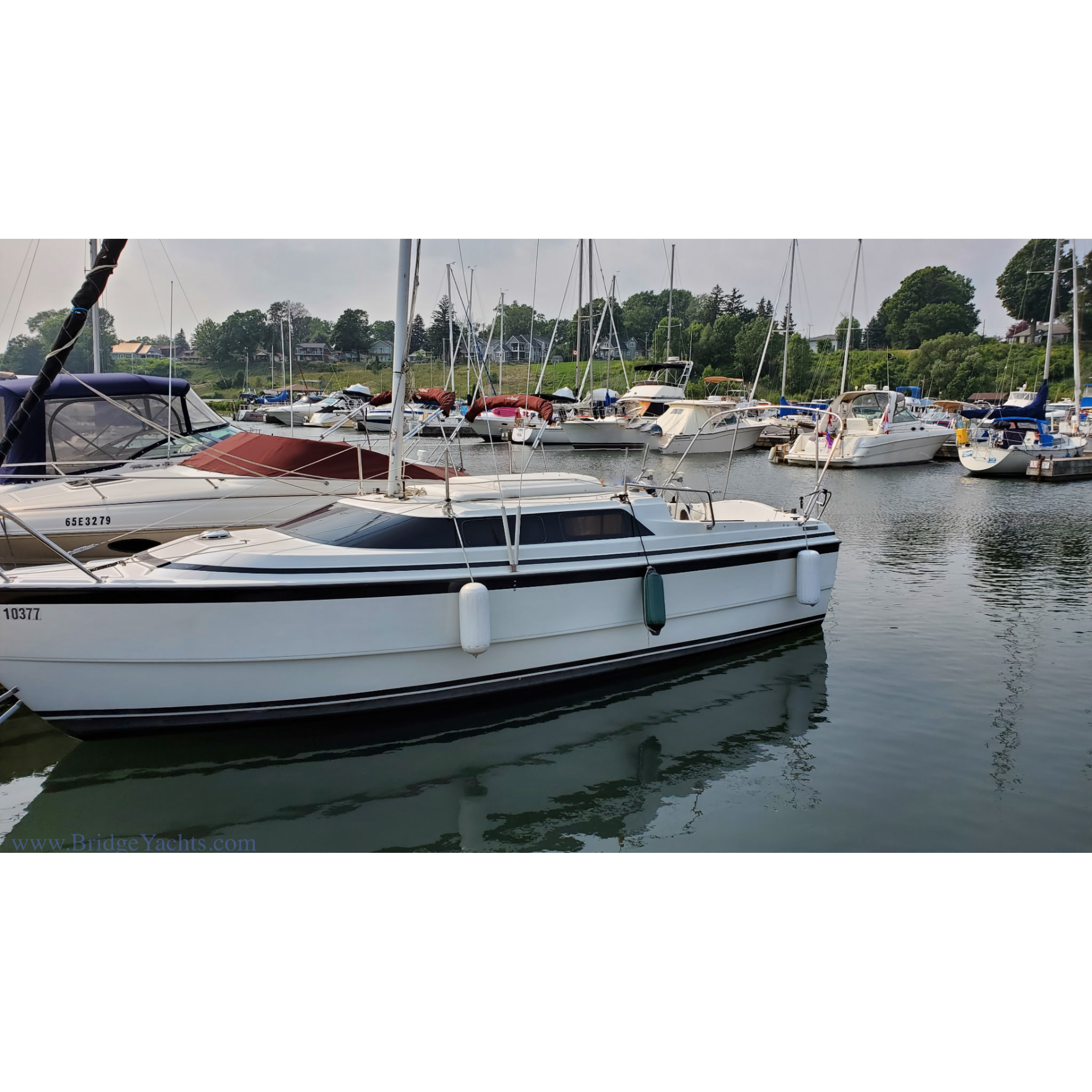 1998 MacGregor 26X – Versatile Sail & Power Cruiser