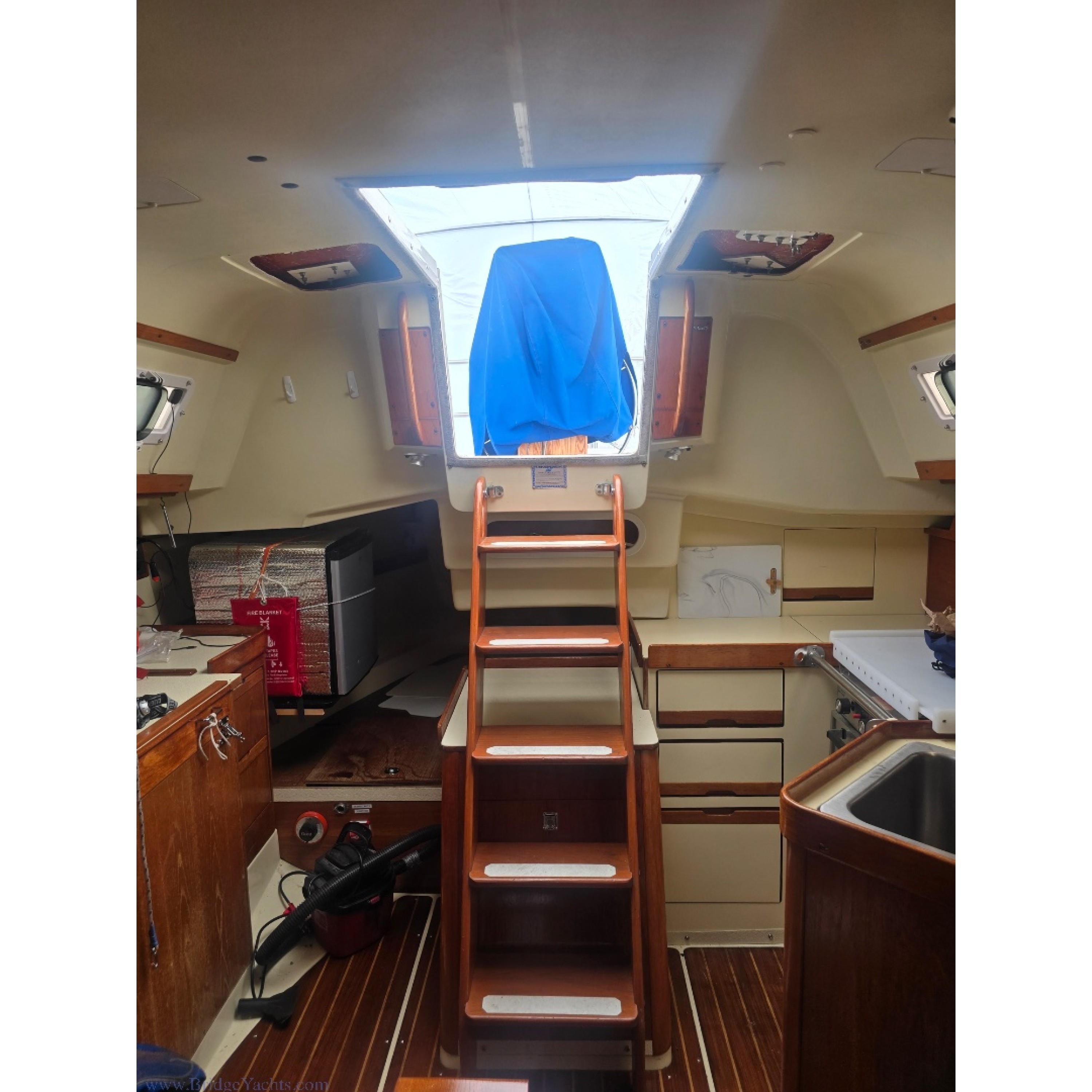 Pearson 31-2 Wing Keel Sailboat