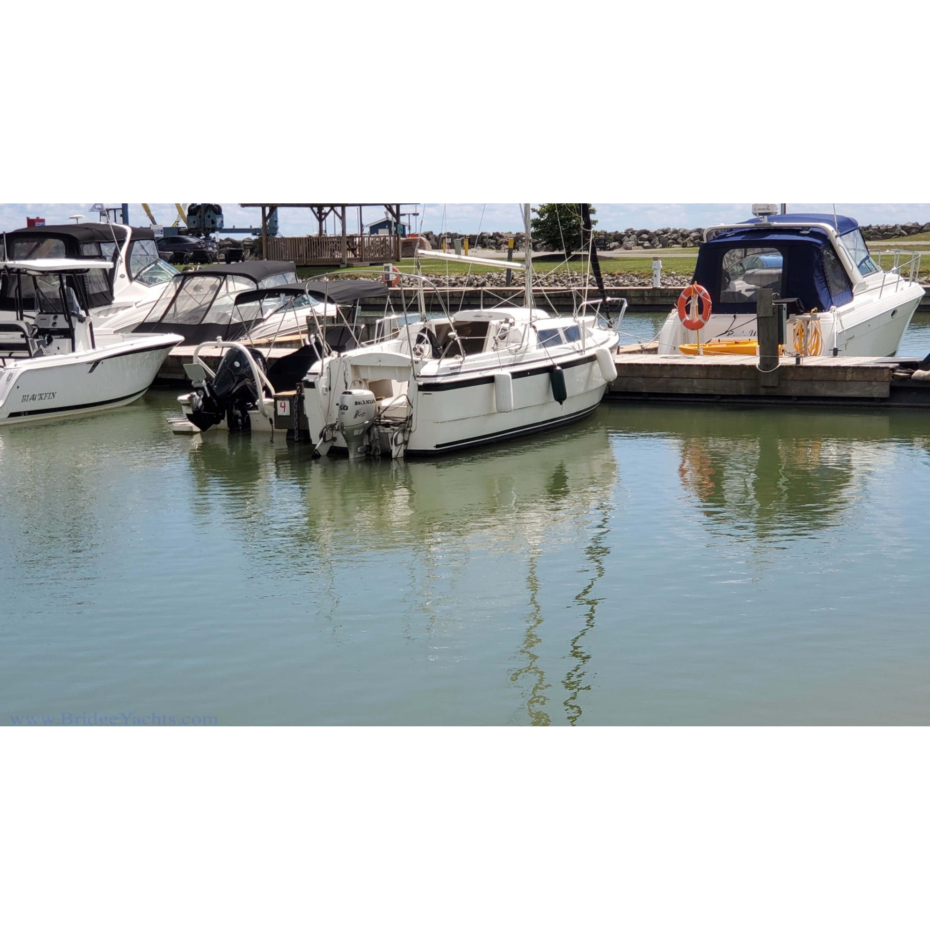 1998 MacGregor 26X – Versatile Sail & Power Cruiser