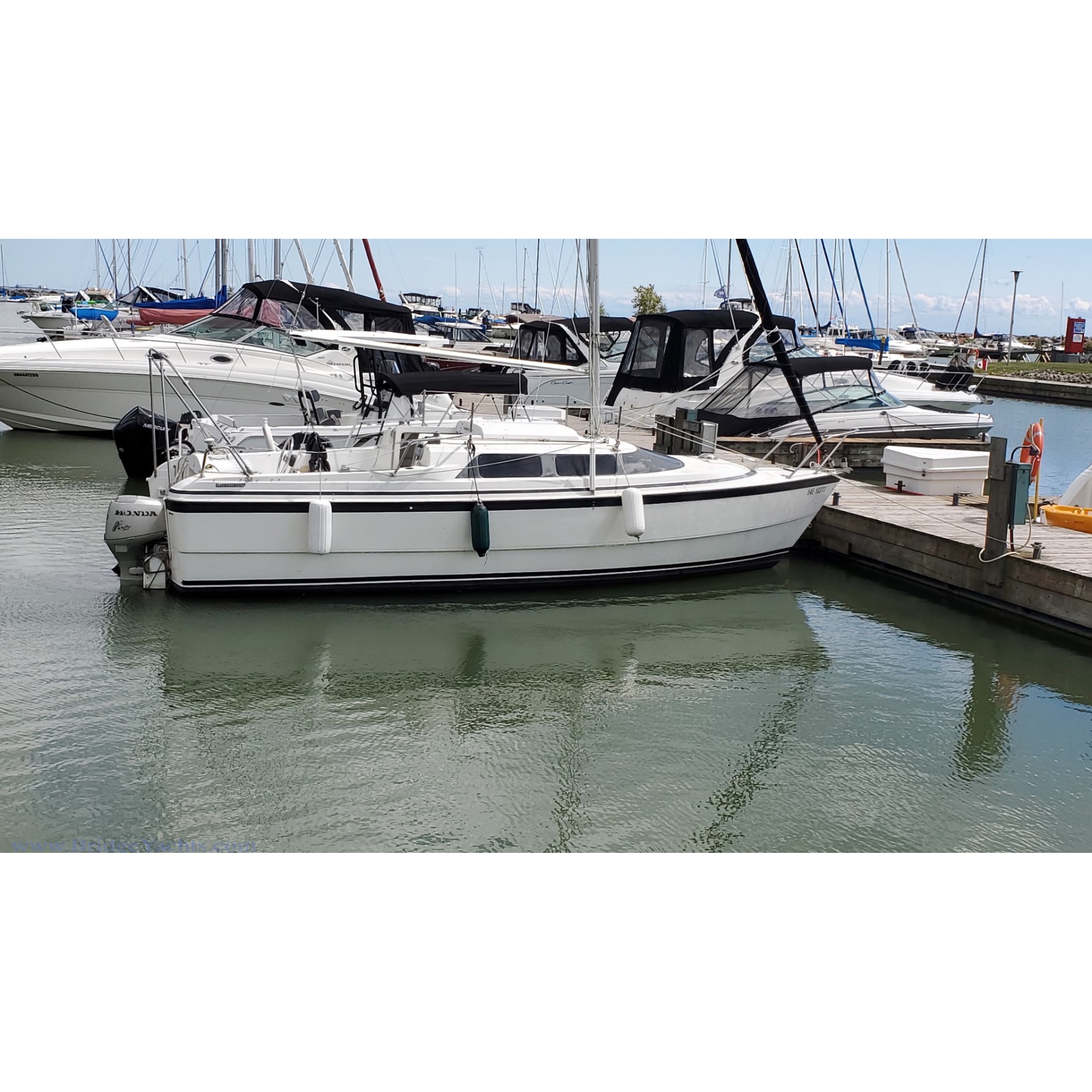 1998 MacGregor 26X – Versatile Sail & Power Cruiser
