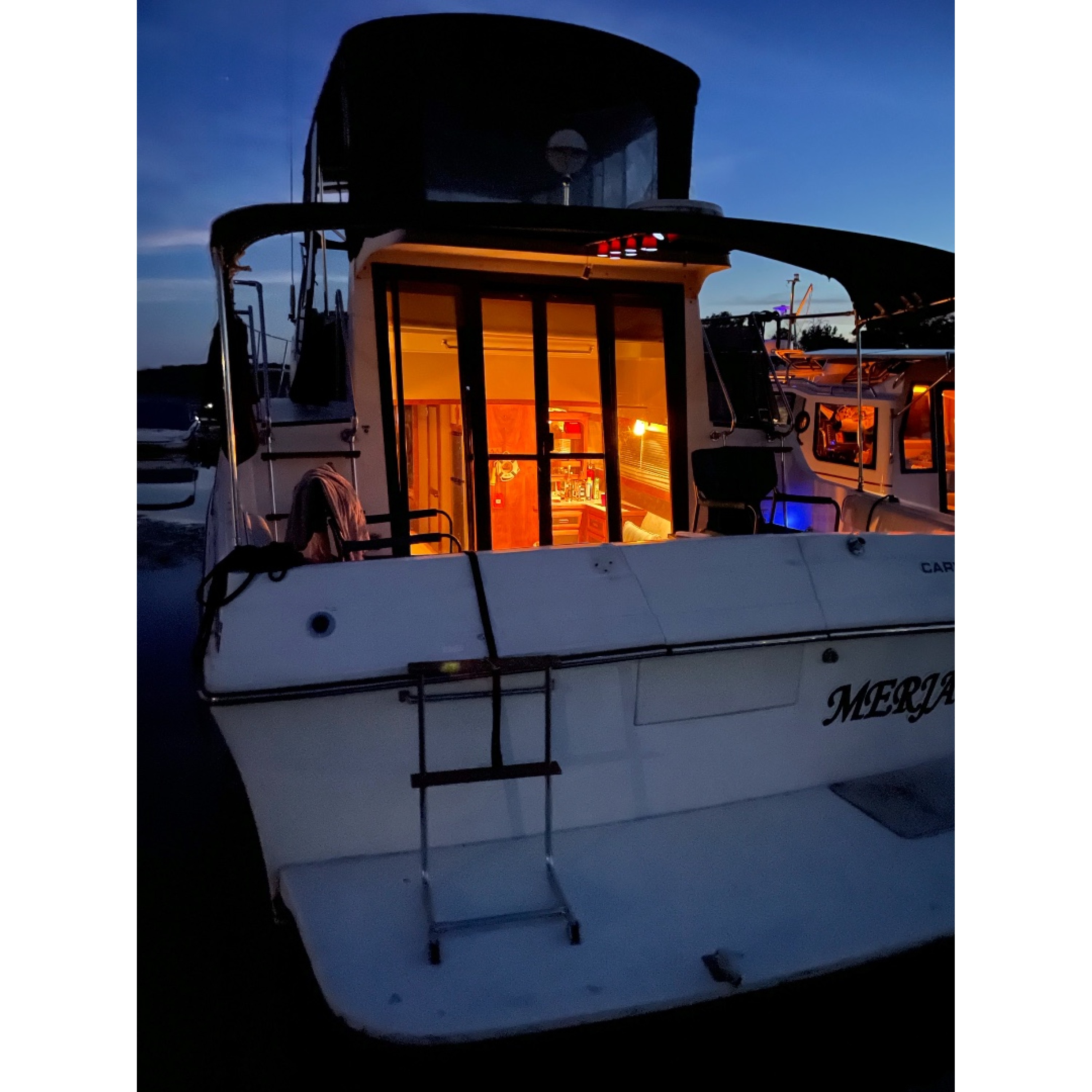 1987 Carver Mariner 3297 – Spacious Liveaboard & Cruiser