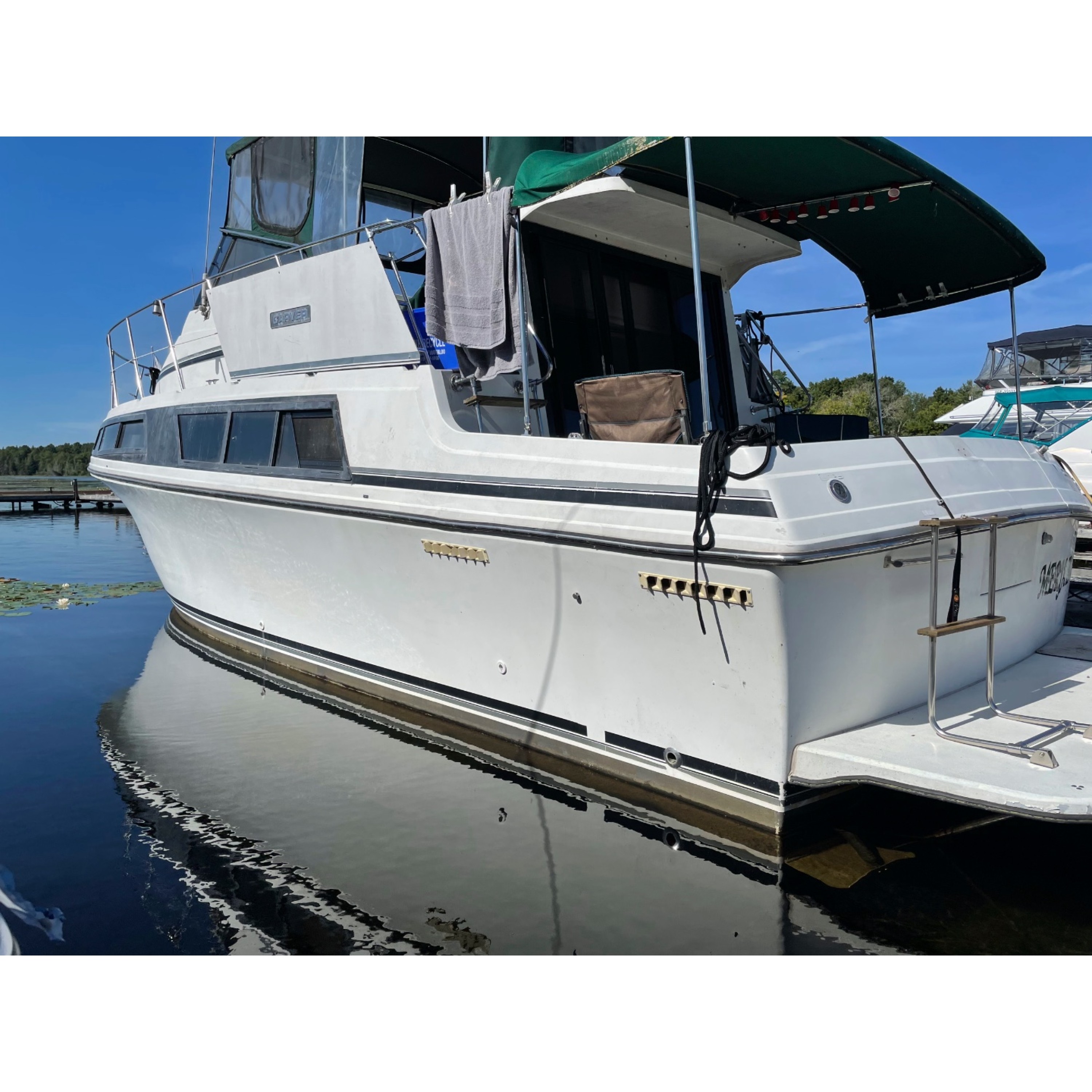 1987 Carver Mariner 3297 – Spacious Liveaboard & Cruiser