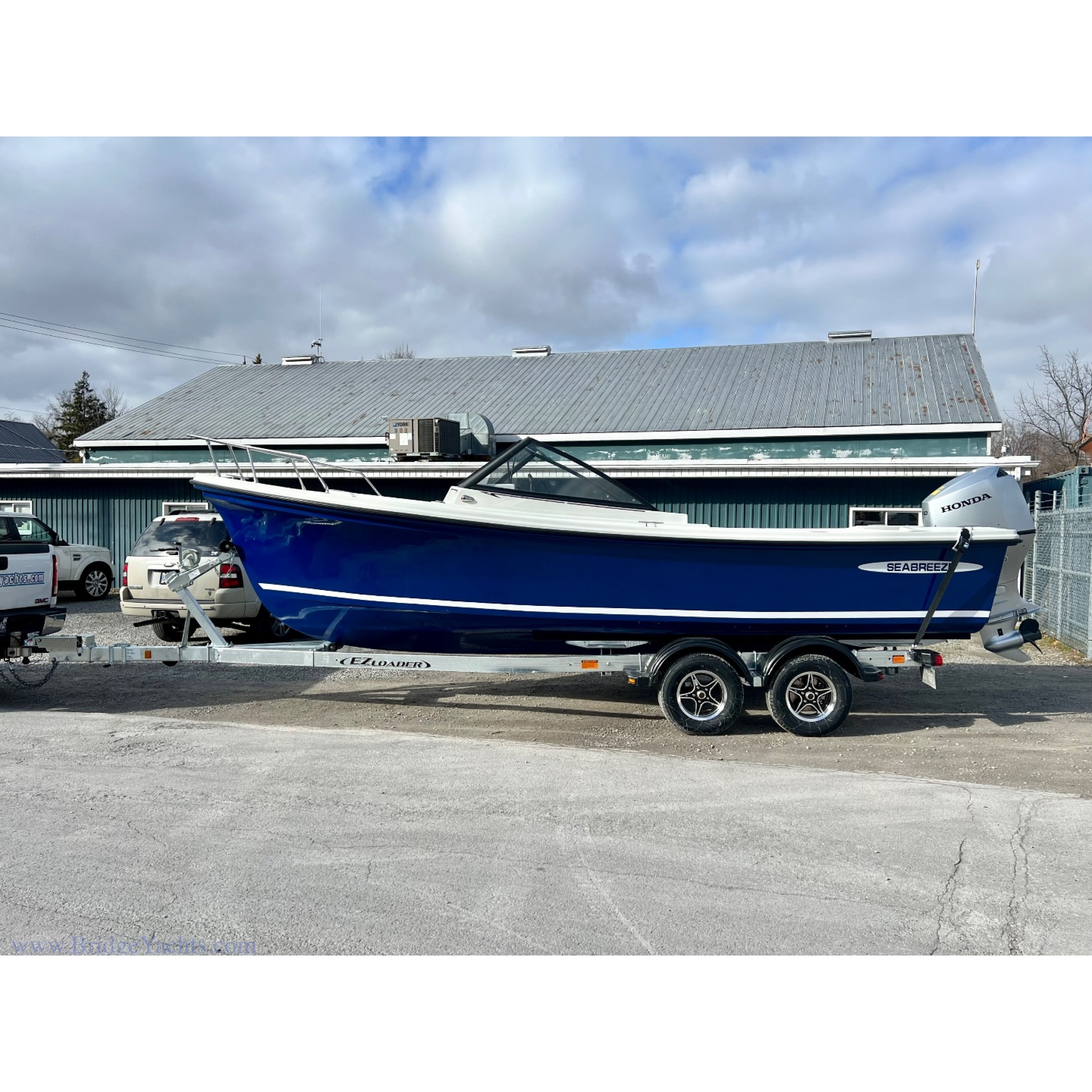 23ft Seabreeze Boat Walk Thru