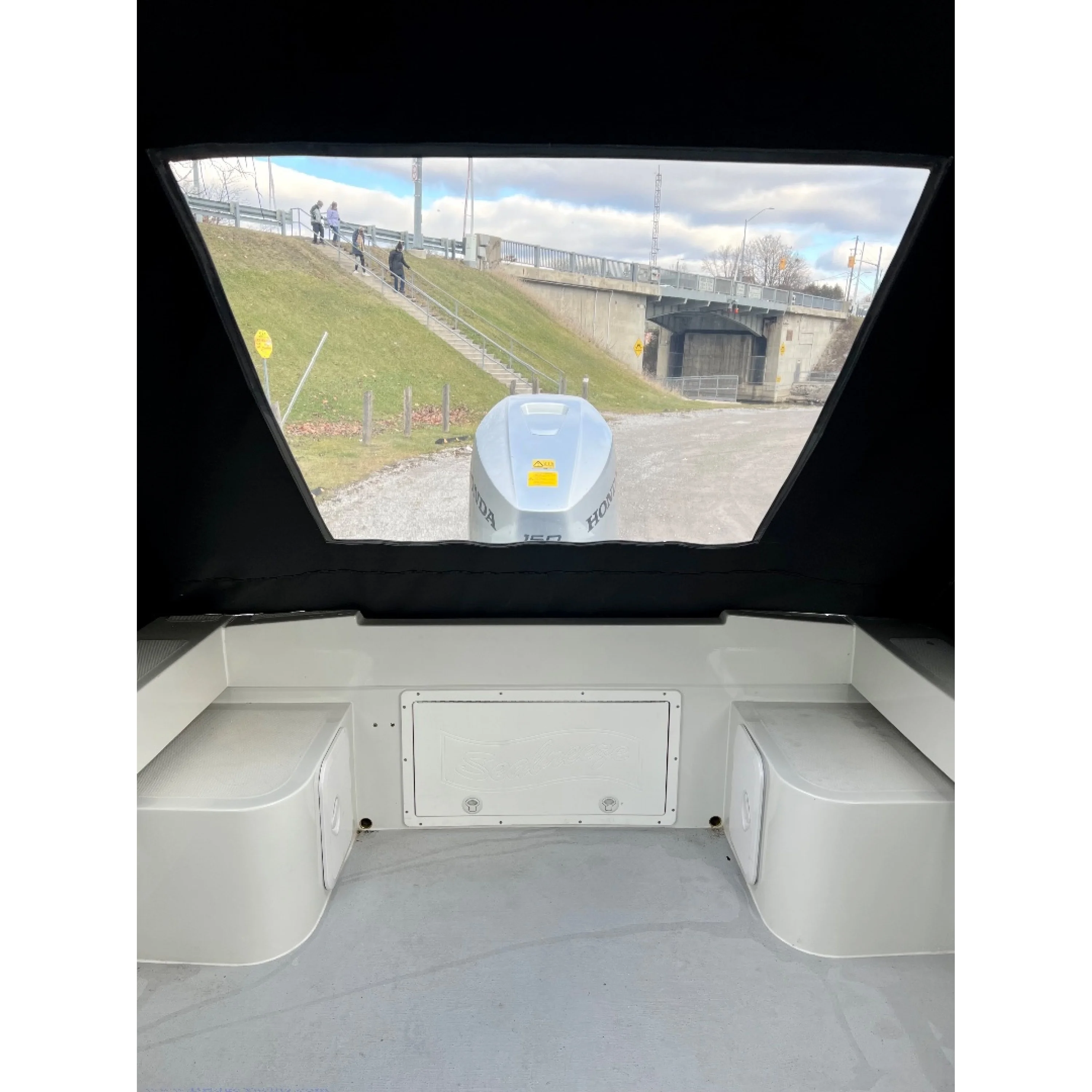 23ft Seabreeze Boat Walk Thru 23ft Seabreeze Boat Walk Thru