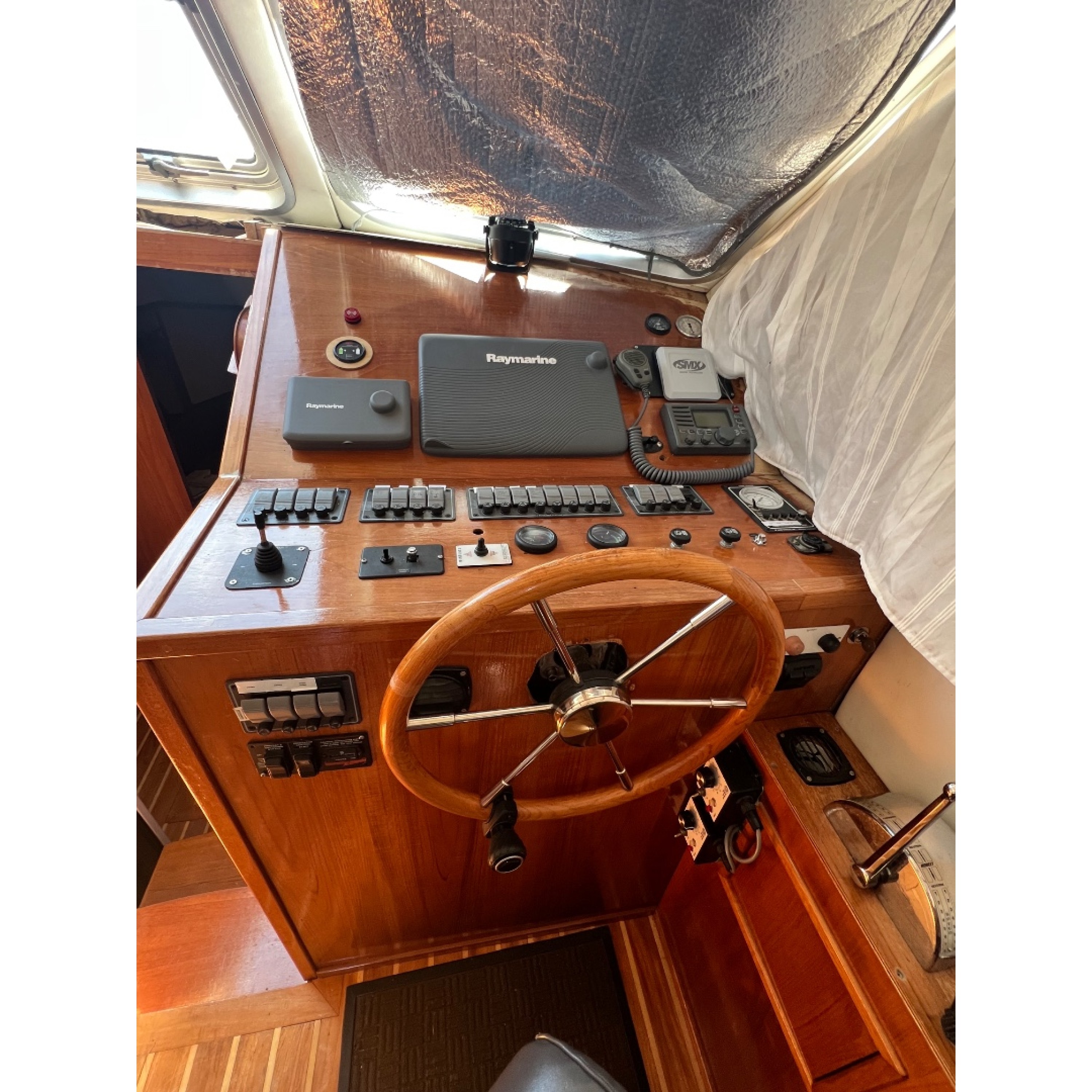2012 Avia 36 Custom Aluminum Cruiser 2012 Avia 36 Custom Aluminum Cruiser