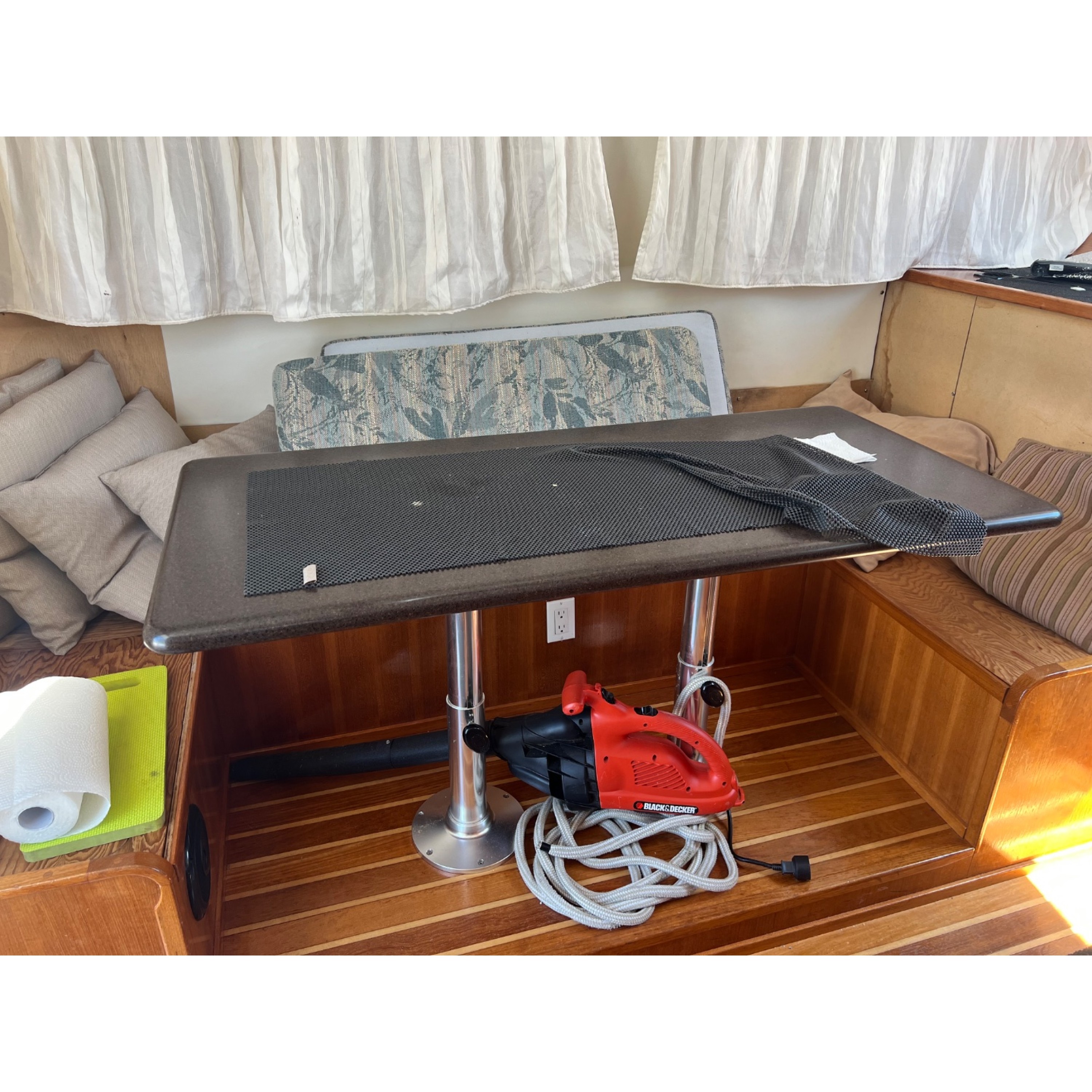 2012 Avia 36 Custom Aluminum Cruiser 2012 Avia 36 Custom Aluminum Cruiser