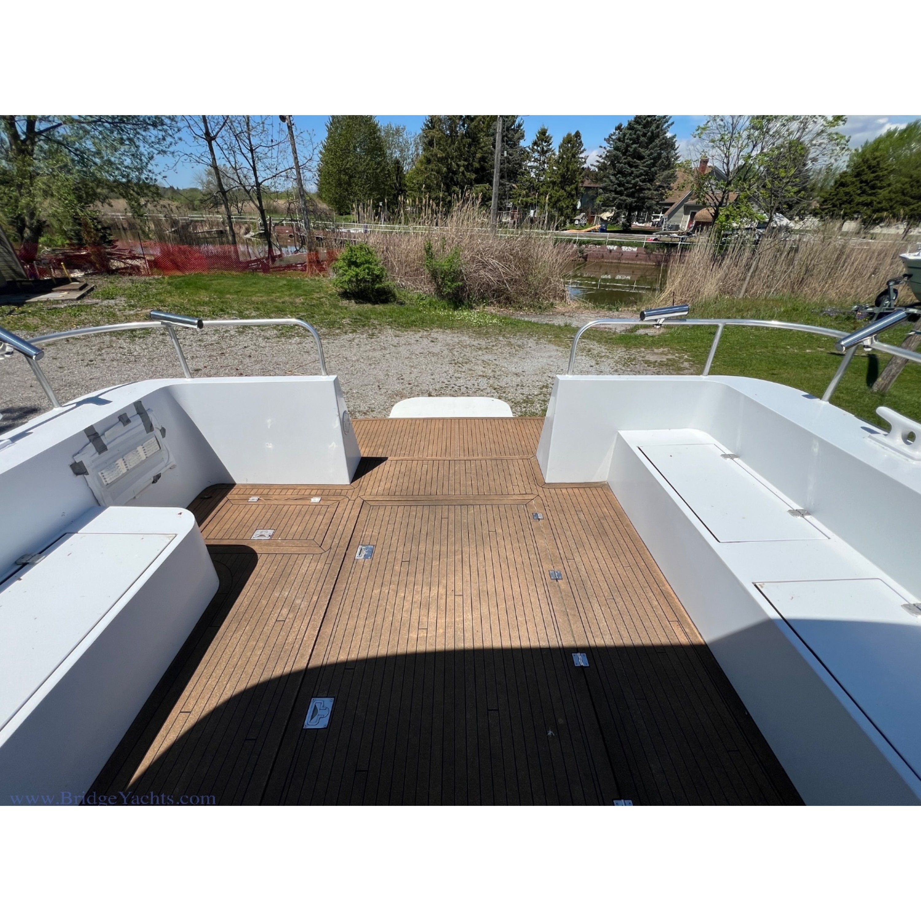 2012 Avia 36 Custom Aluminum Cruiser 2012 Avia 36 Custom Aluminum Cruiser