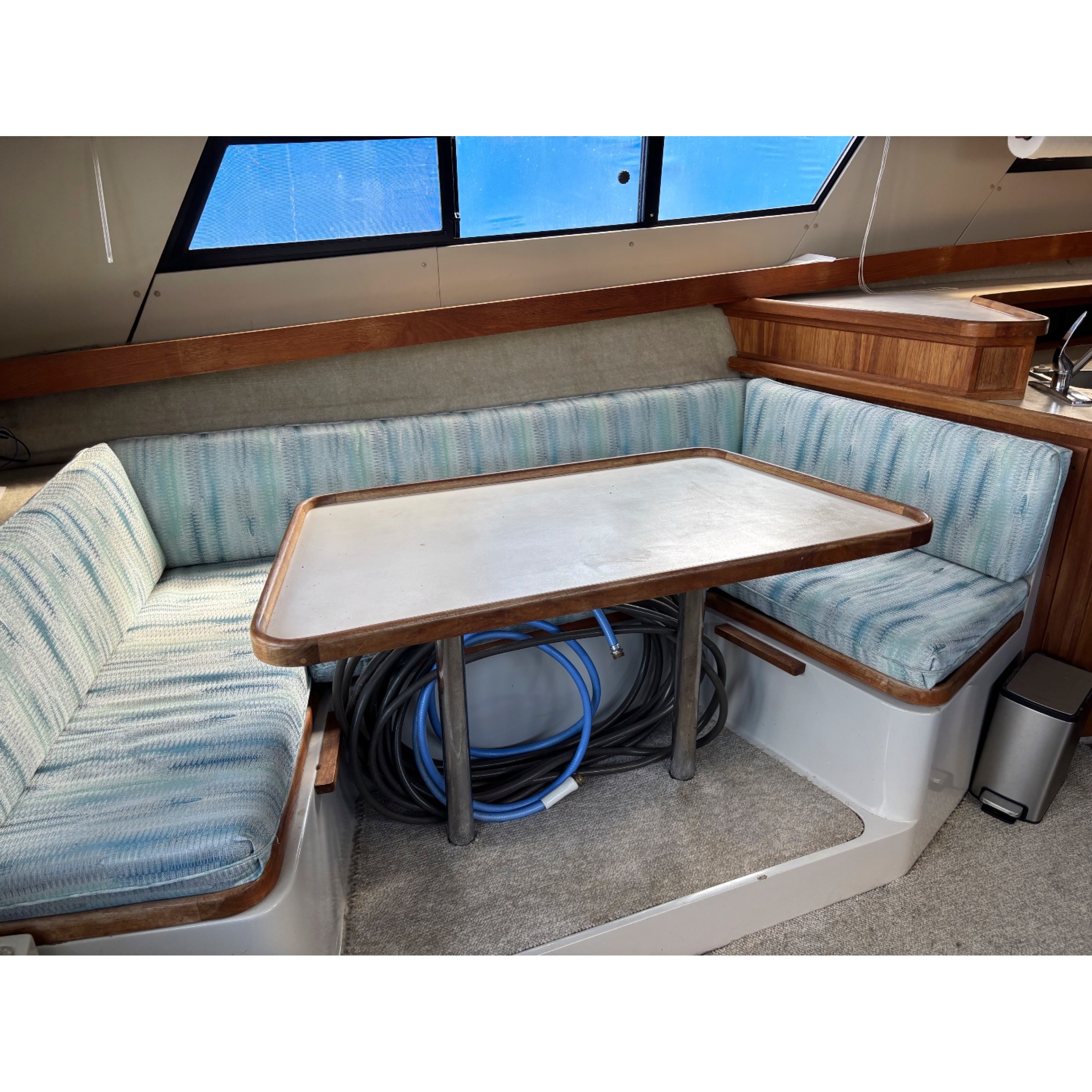 1987 Carver Mariner 3297 – Spacious Liveaboard & Cruiser