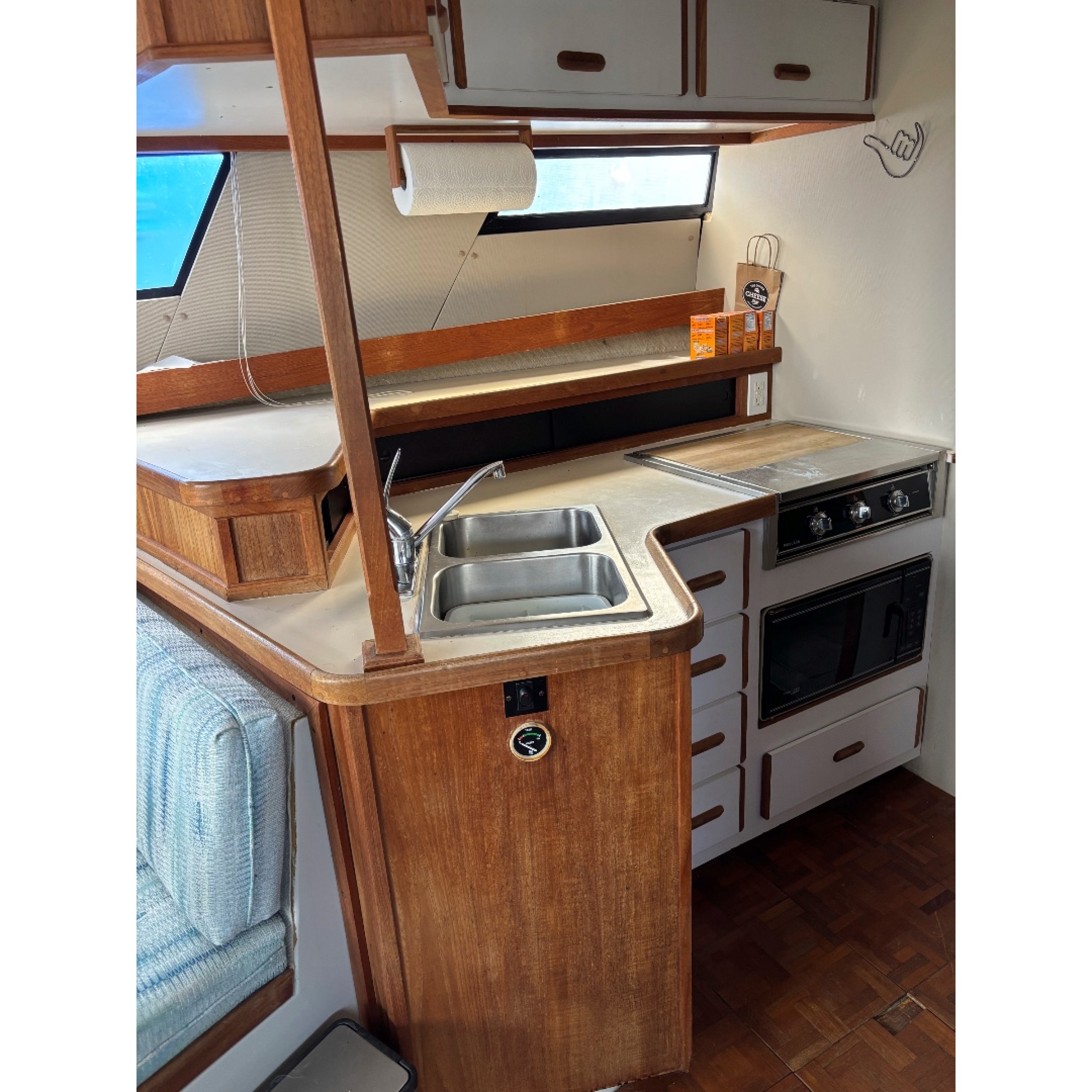 1987 Carver Mariner 3297 – Spacious Liveaboard & Cruiser