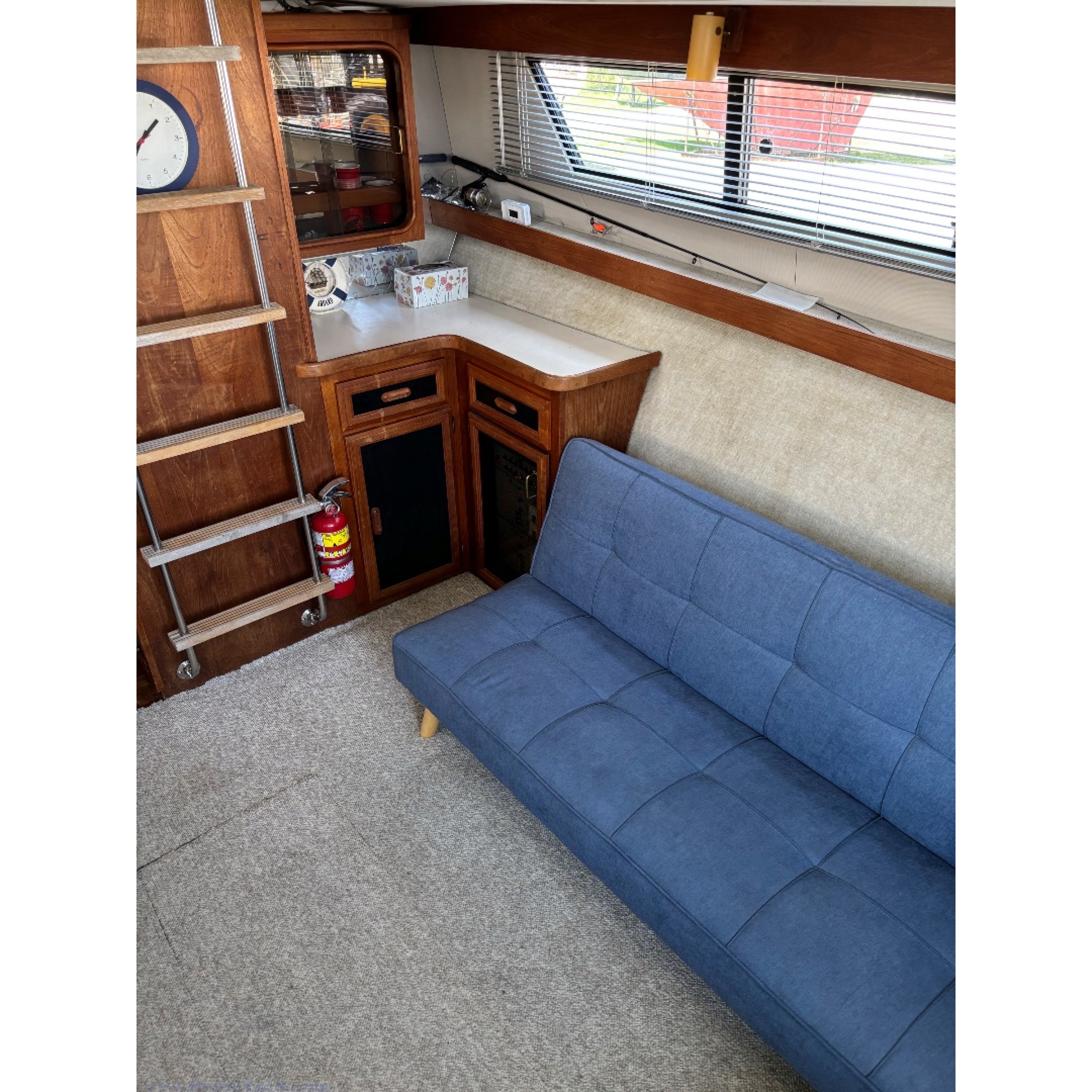 1987 Carver Mariner 3297 – Spacious Liveaboard & Cruiser