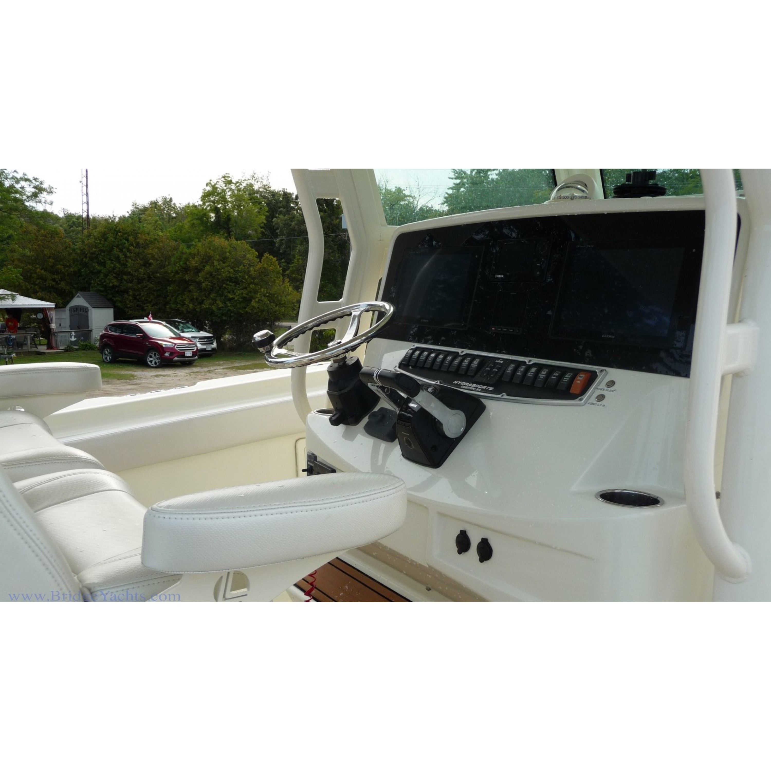 2017 34' 5" HYDRA-SPORTS 3400 CC Center Console Boat Hydra