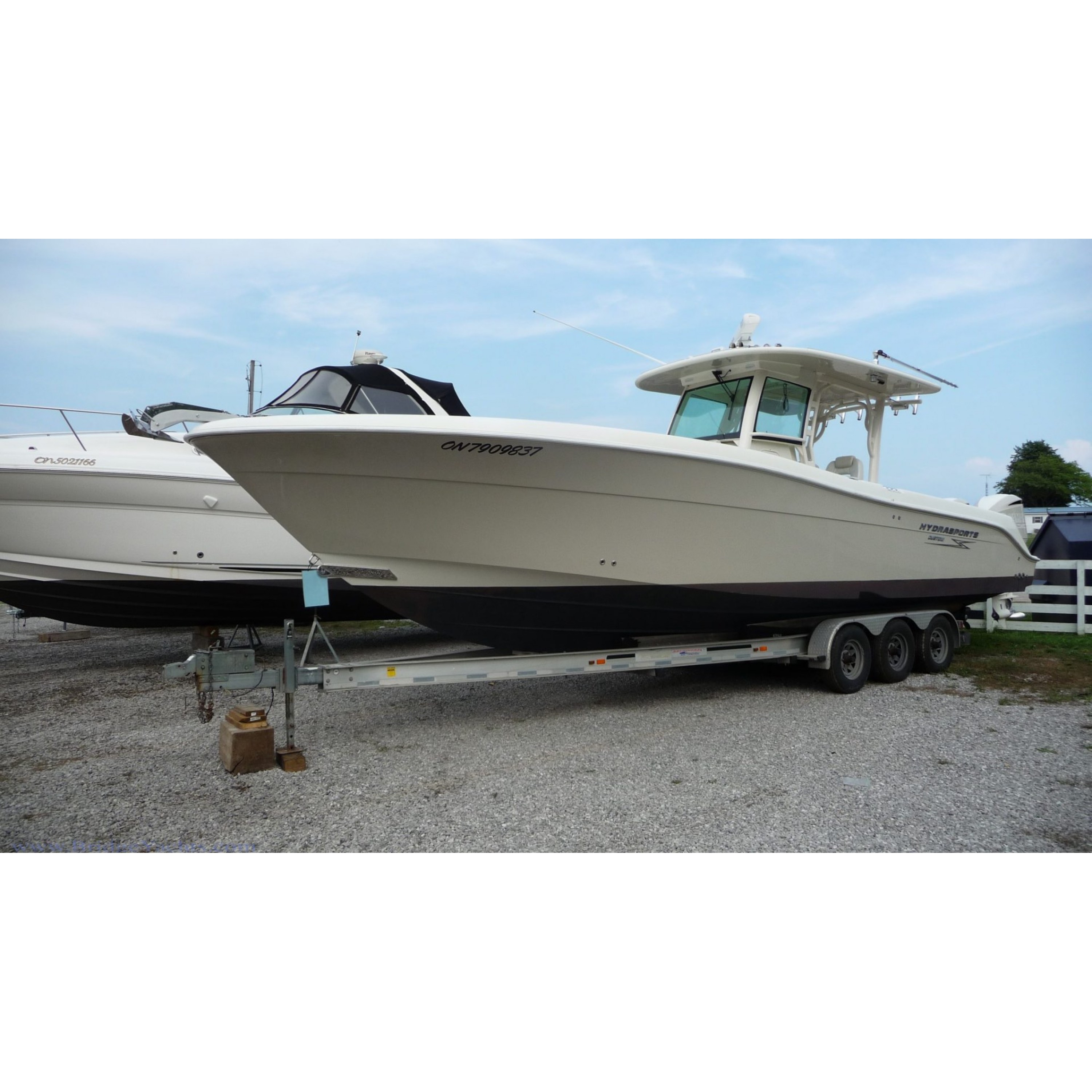 2017 34' 5" HYDRA-SPORTS 3400 CC Center Console Boat Hydra