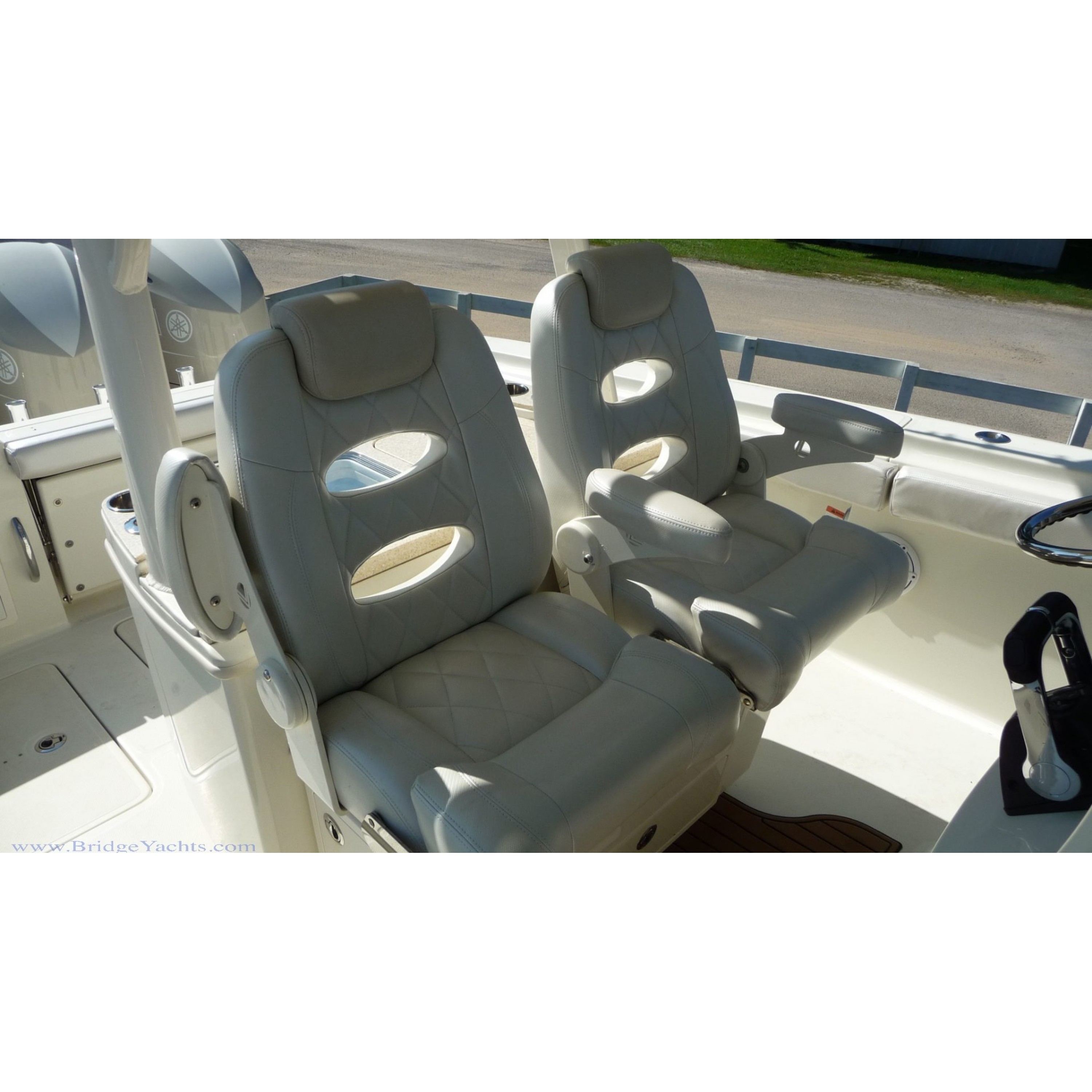 2017 34' 5" HYDRA-SPORTS 3400 CC Center Console Boat Hydra 2017 34' 5" HYDRA-SPORTS 3400 CC Center Console Boat Hydra