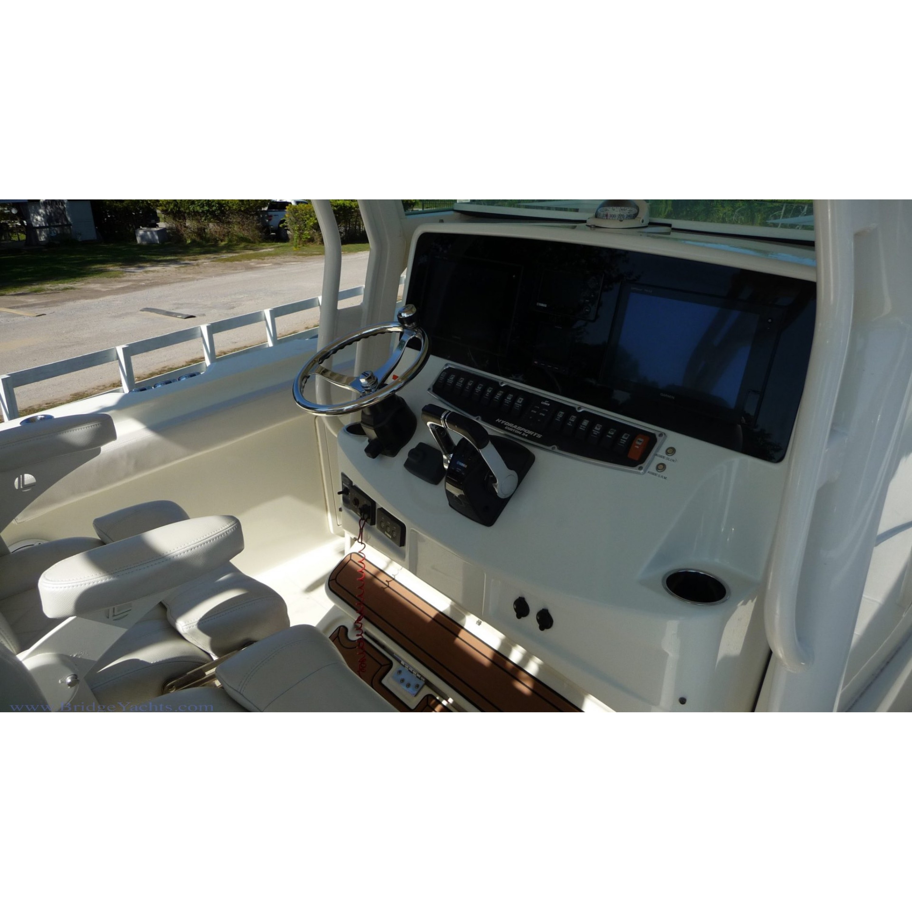 2017 34' 5" HYDRA-SPORTS 3400 CC Center Console Boat Hydra