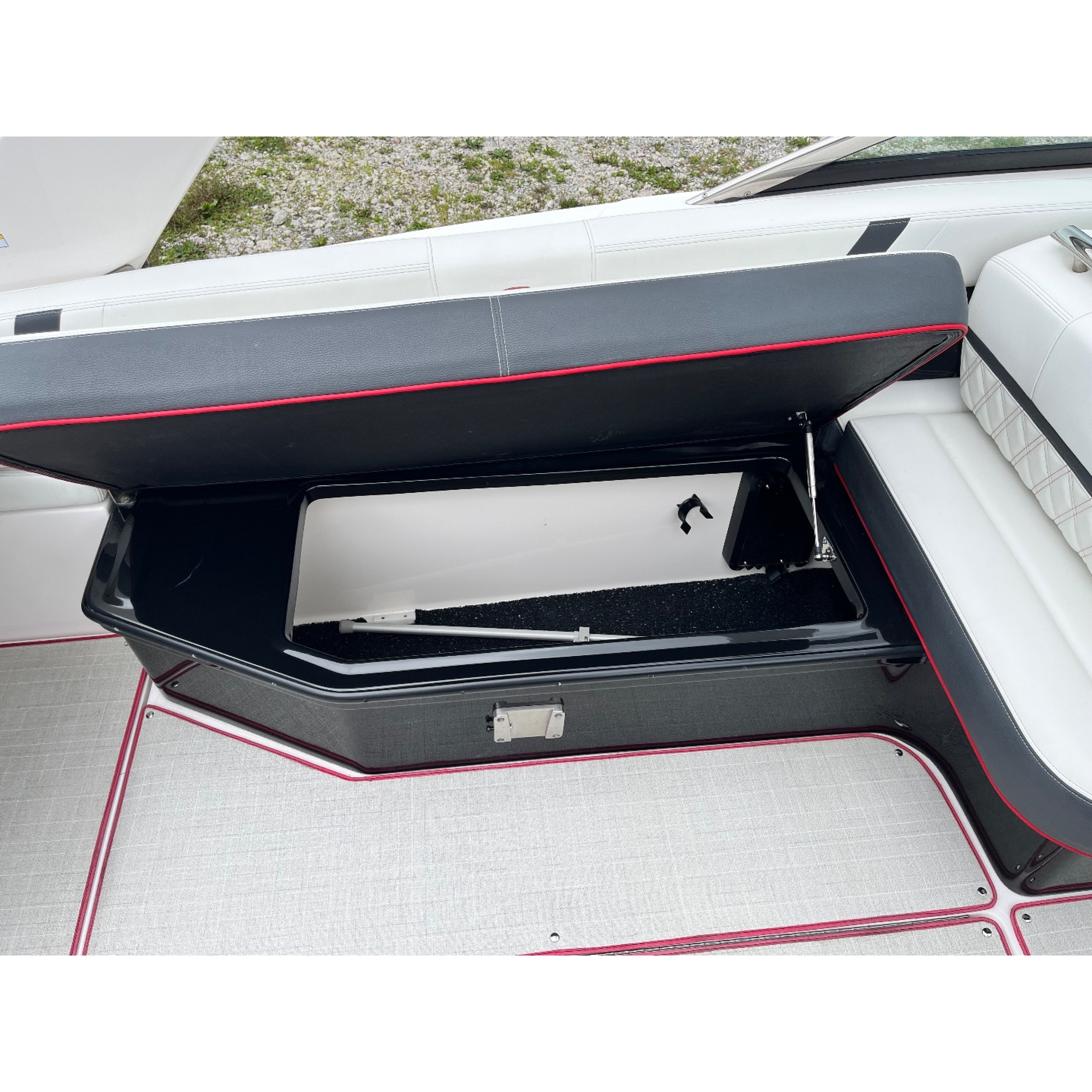 2020 29' 2" REGAL 290 OBX Bow Rider 2020 29' 2" REGAL 290 OBX Bow Rider