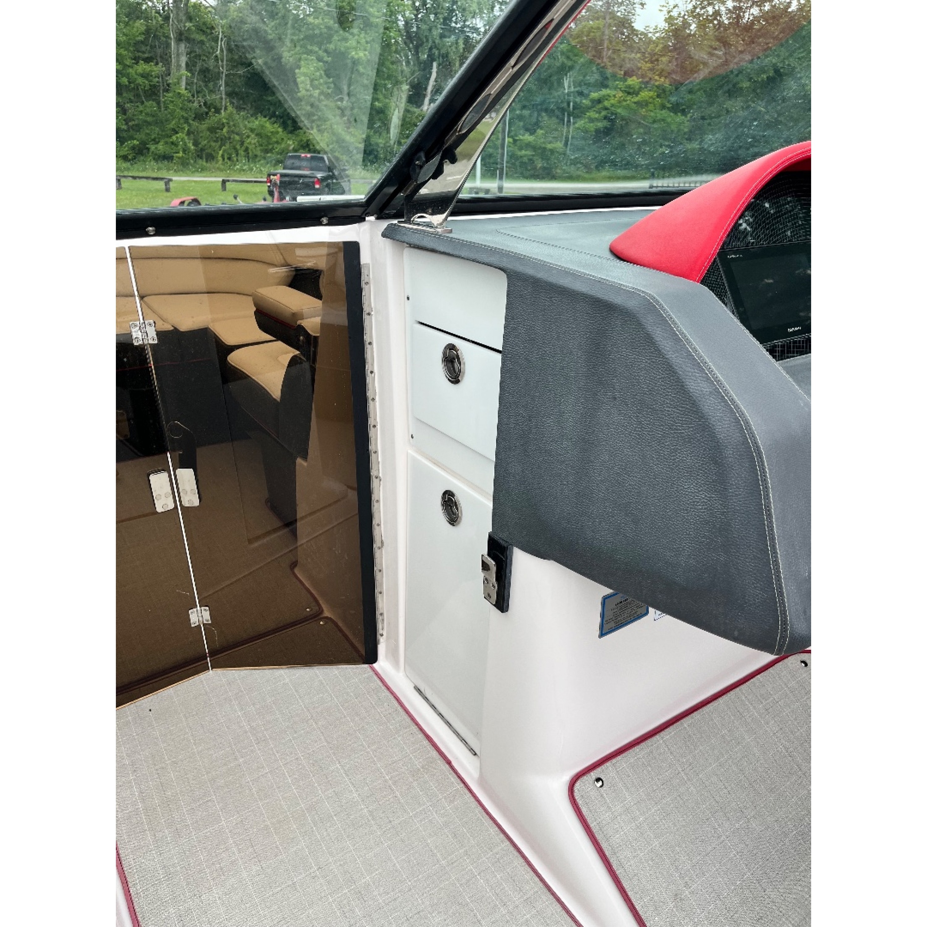 2020 29' 2" REGAL 290 OBX Bow Rider 2020 29' 2" REGAL 290 OBX Bow Rider