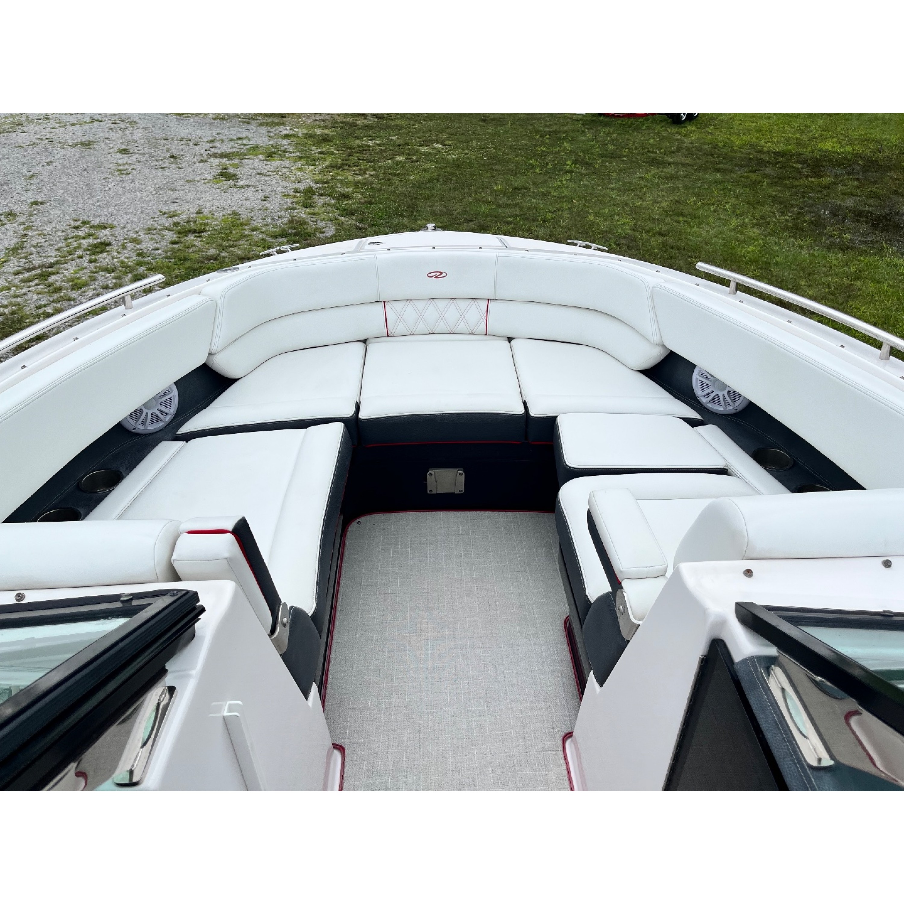 2020 29' 2" REGAL 290 OBX Bow Rider 2020 29' 2" REGAL 290 OBX Bow Rider