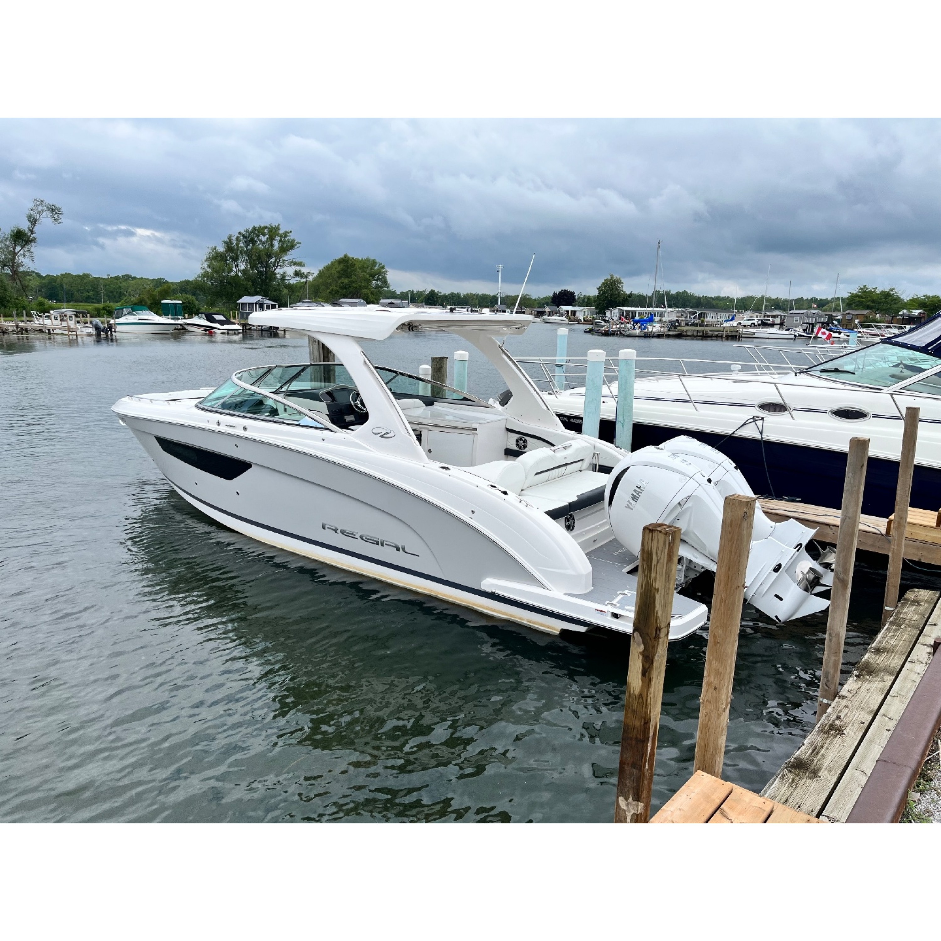 2022 34' 1" REGAL 33 OBX Bow Rider 2022 34' 1" REGAL 33 OBX Bow Rider