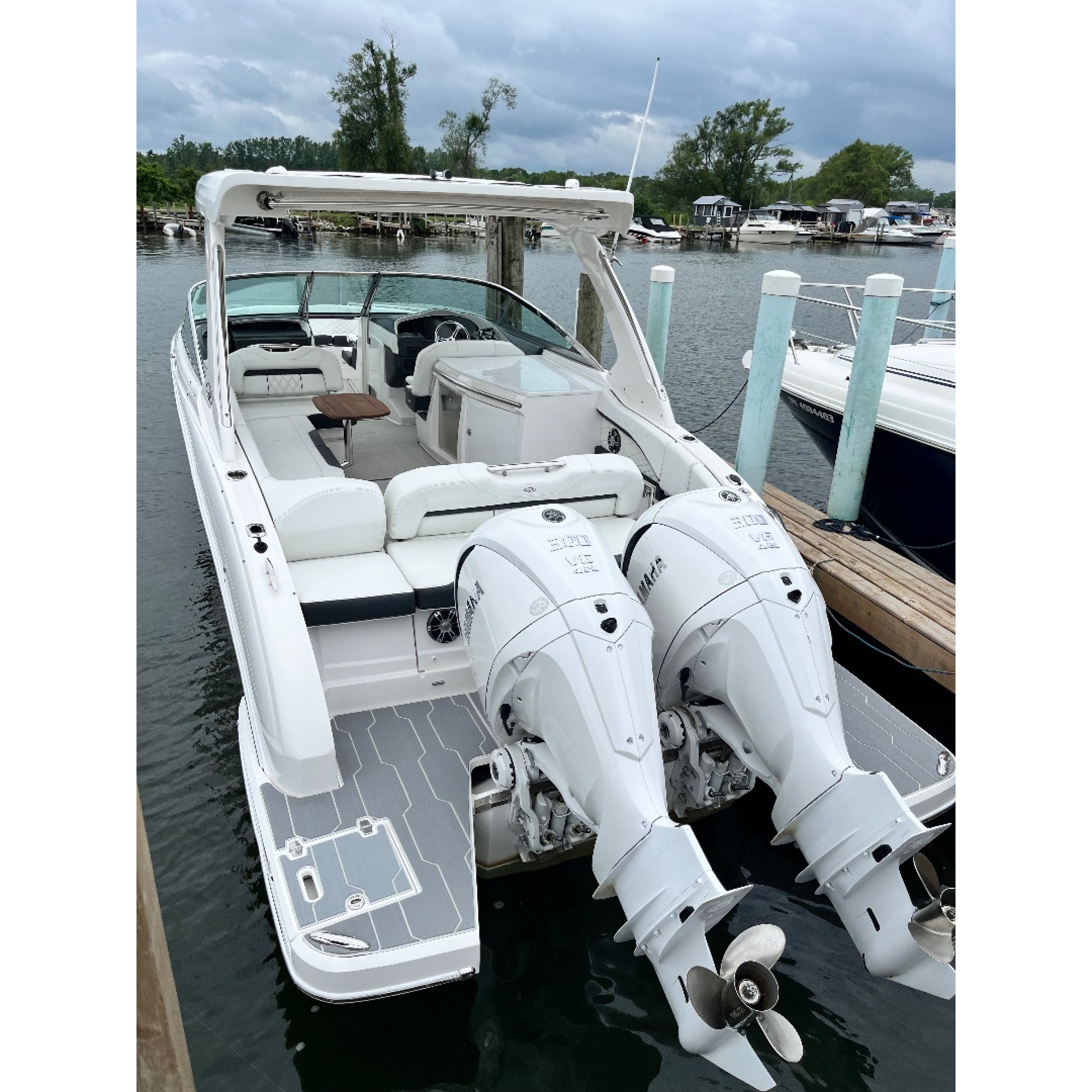 2022 34' 1" REGAL 33 OBX Bow Rider