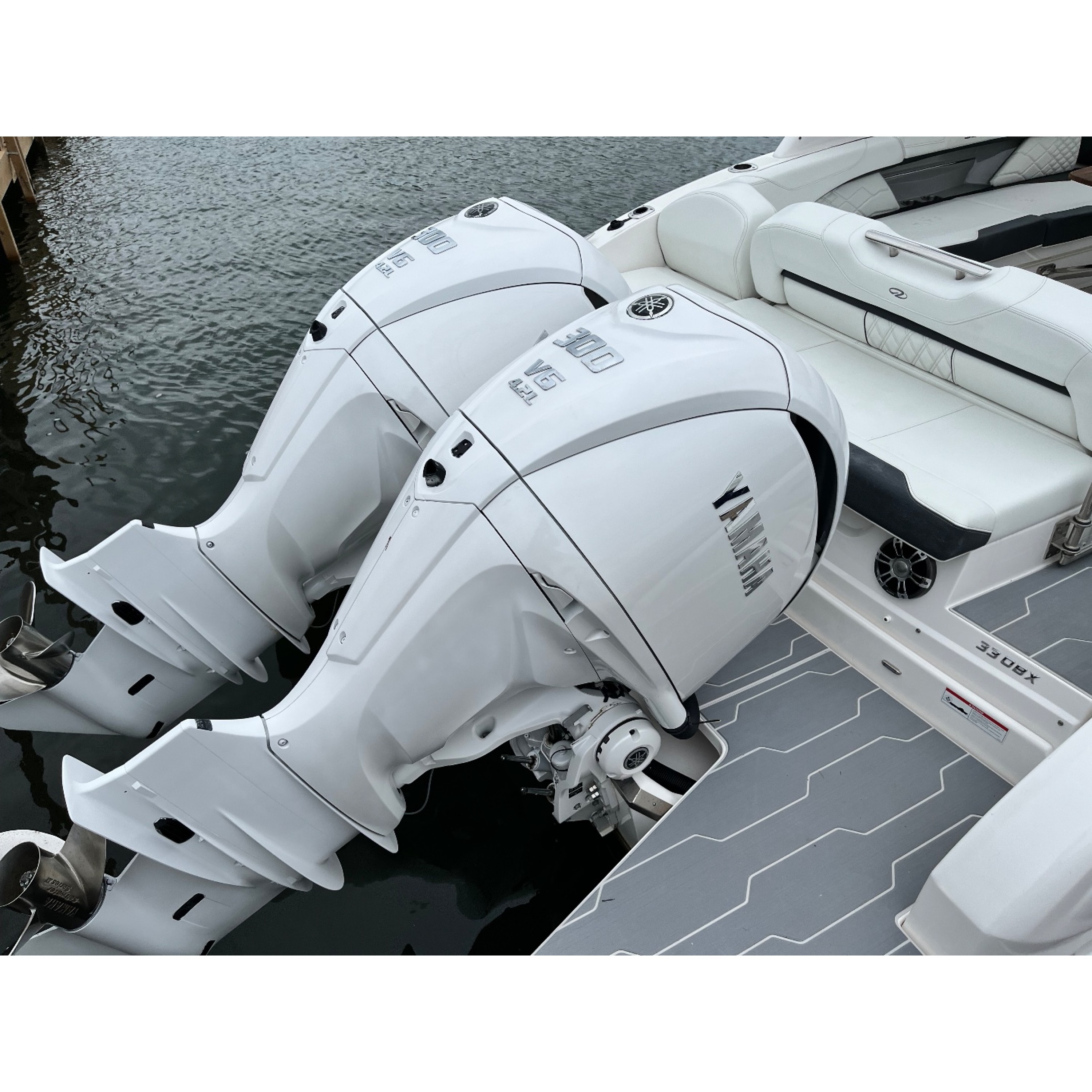 2022 34' 1" REGAL 33 OBX Bow Rider 2022 34' 1" REGAL 33 OBX Bow Rider