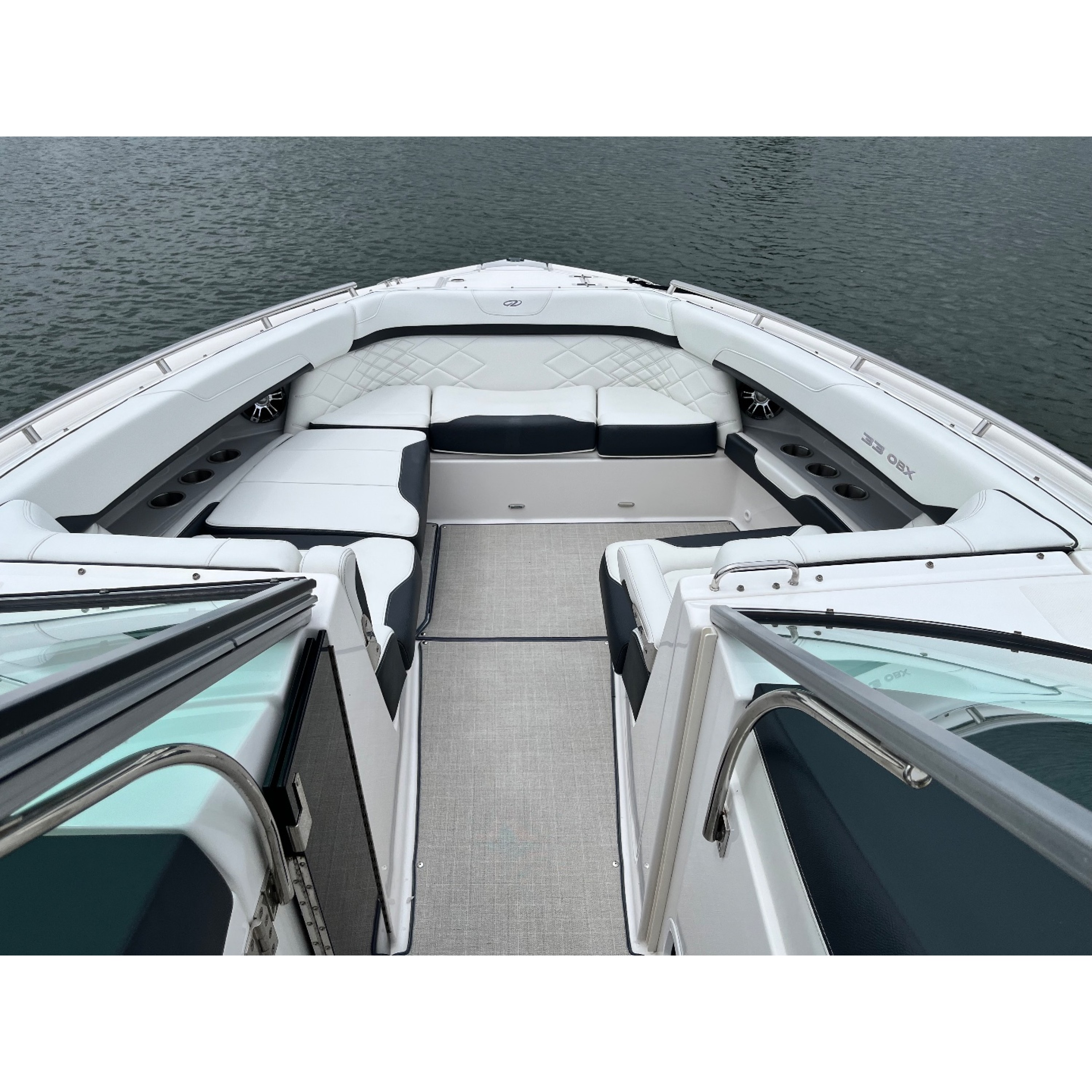 2022 34' 1" REGAL 33 OBX Bow Rider 2022 34' 1" REGAL 33 OBX Bow Rider