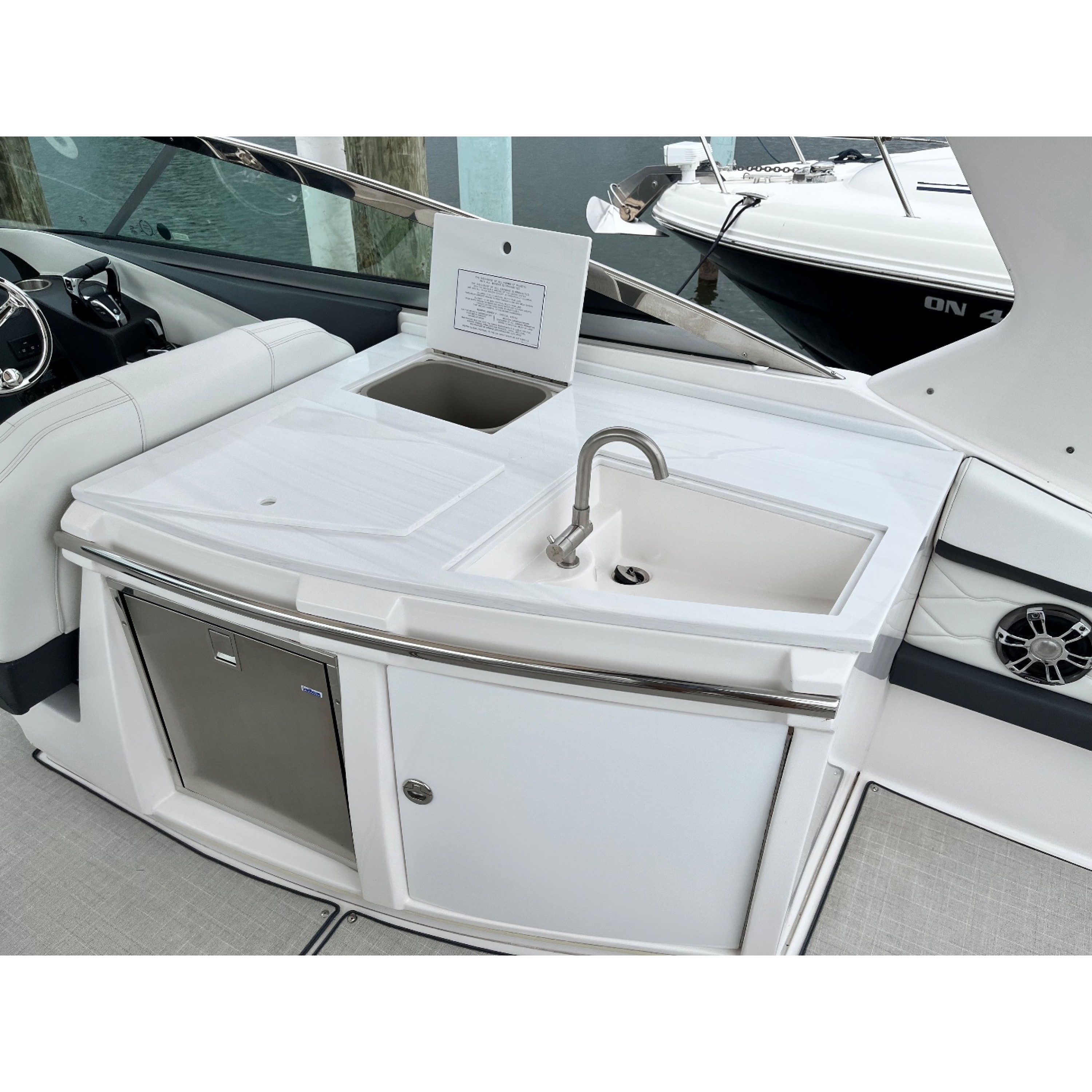 2022 34' 1" REGAL 33 OBX Bow Rider