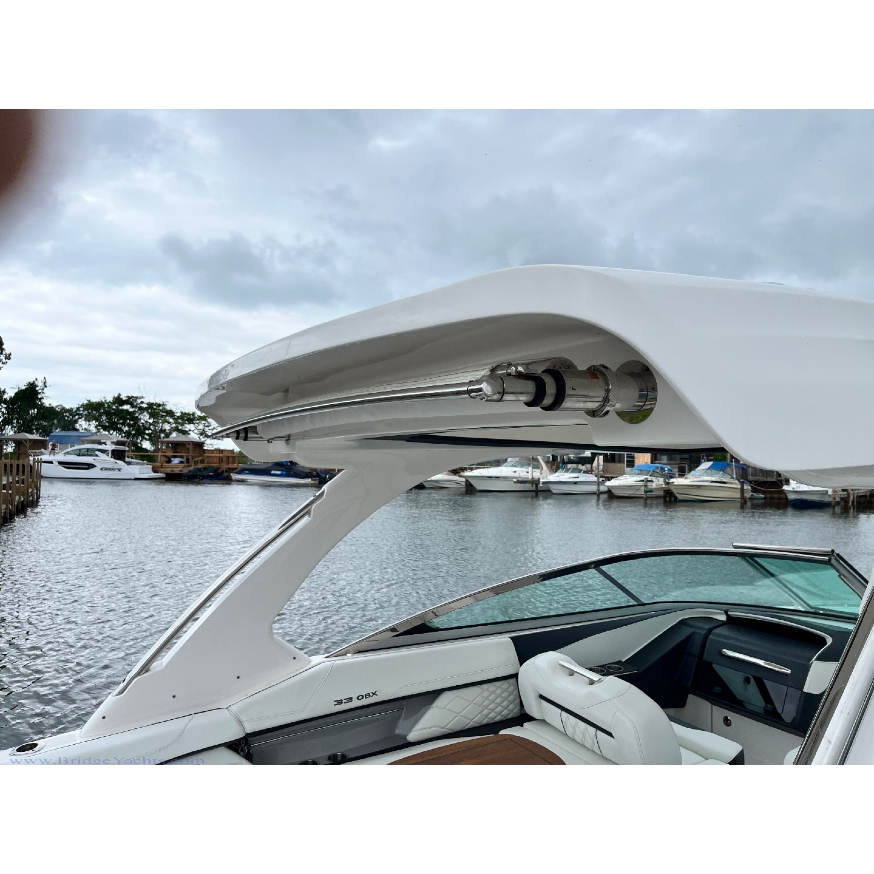 2022 34' 1" REGAL 33 OBX Bow Rider