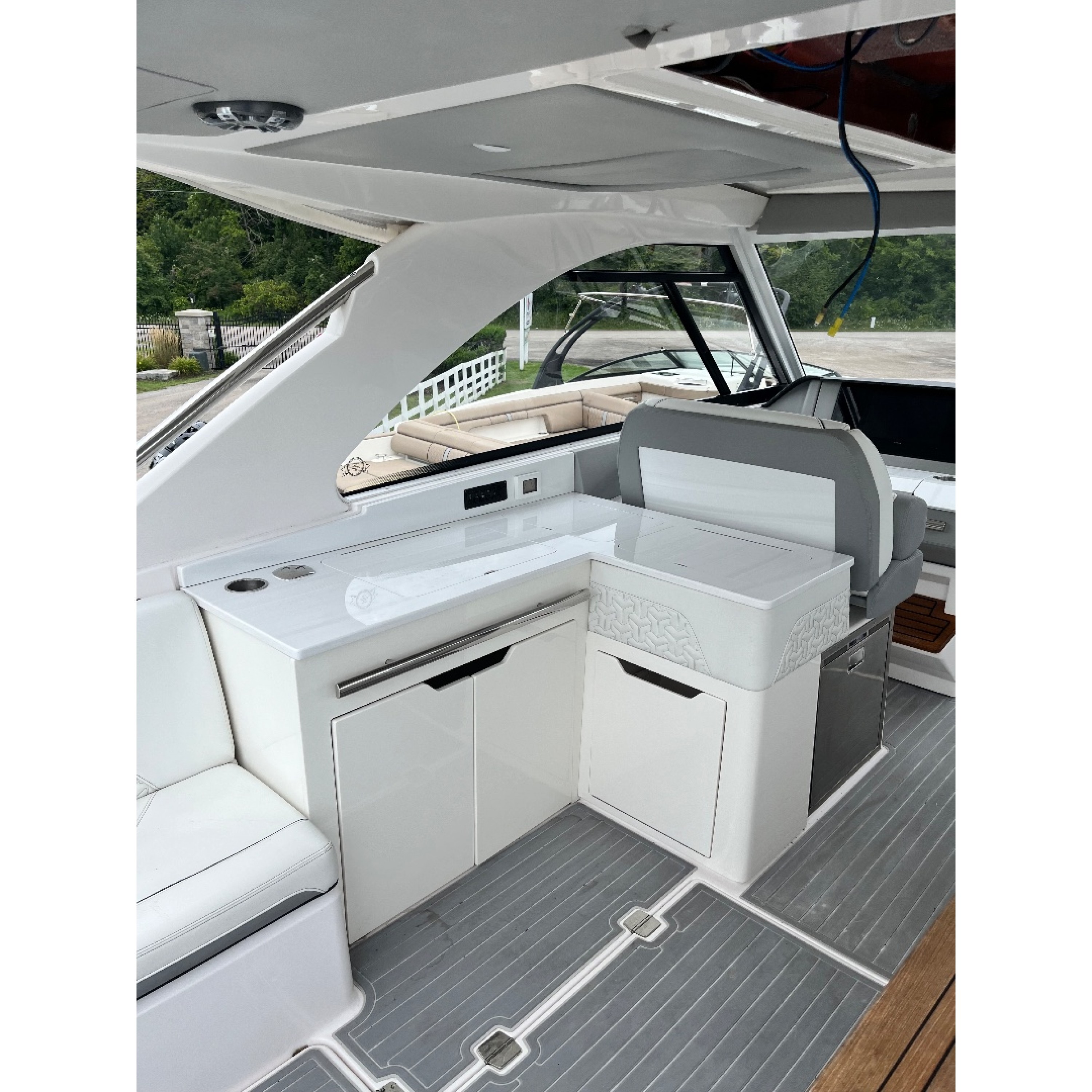 37' 4" REGAL 36 LS Bow Rider Boat Regal 36 LS 37' 4" REGAL 36 LS Bow Rider Boat Regal 36 LS