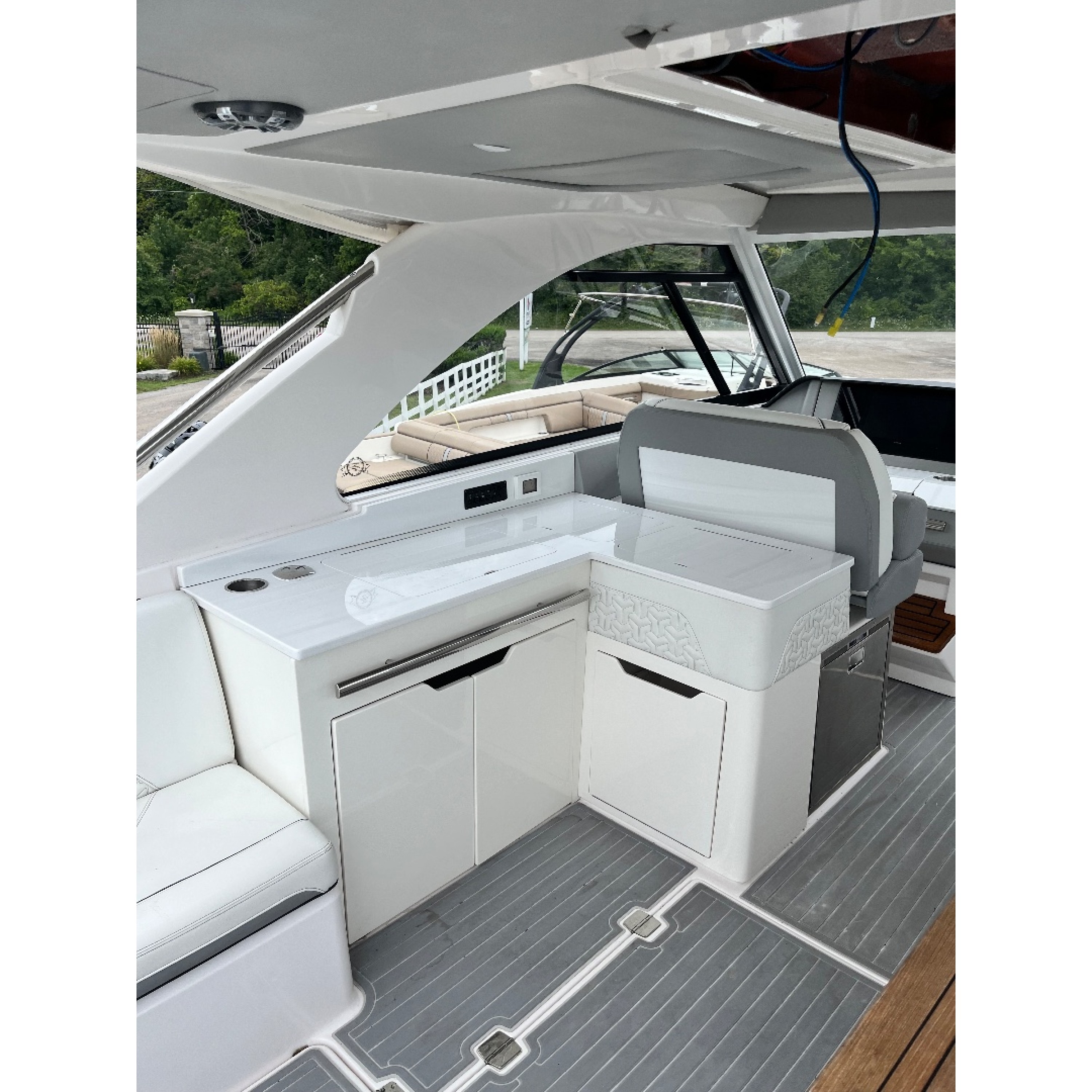 2022 37' 4" REGAL 36 LS Bow Rider