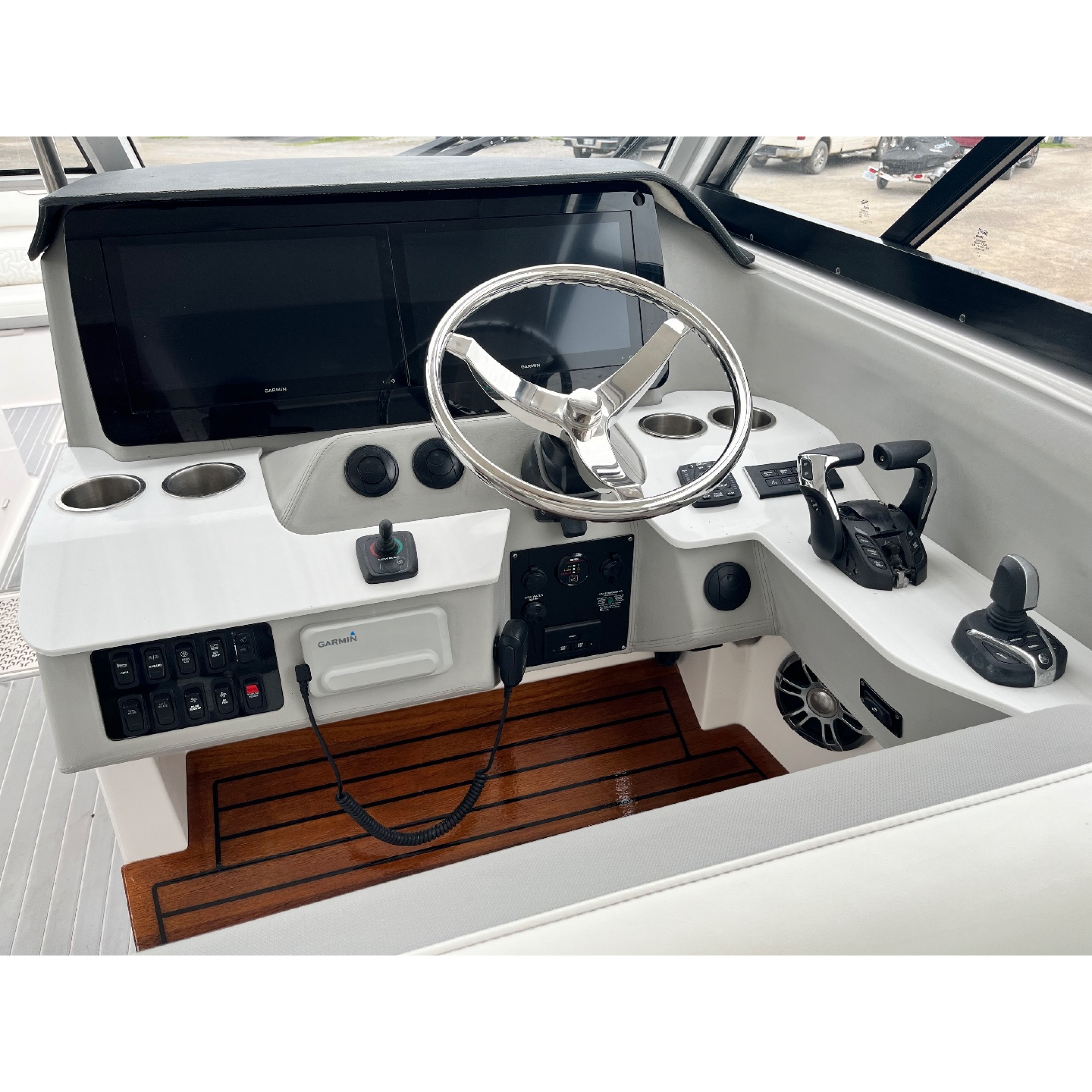 2022 37' 4" REGAL 36 LS Bow Rider