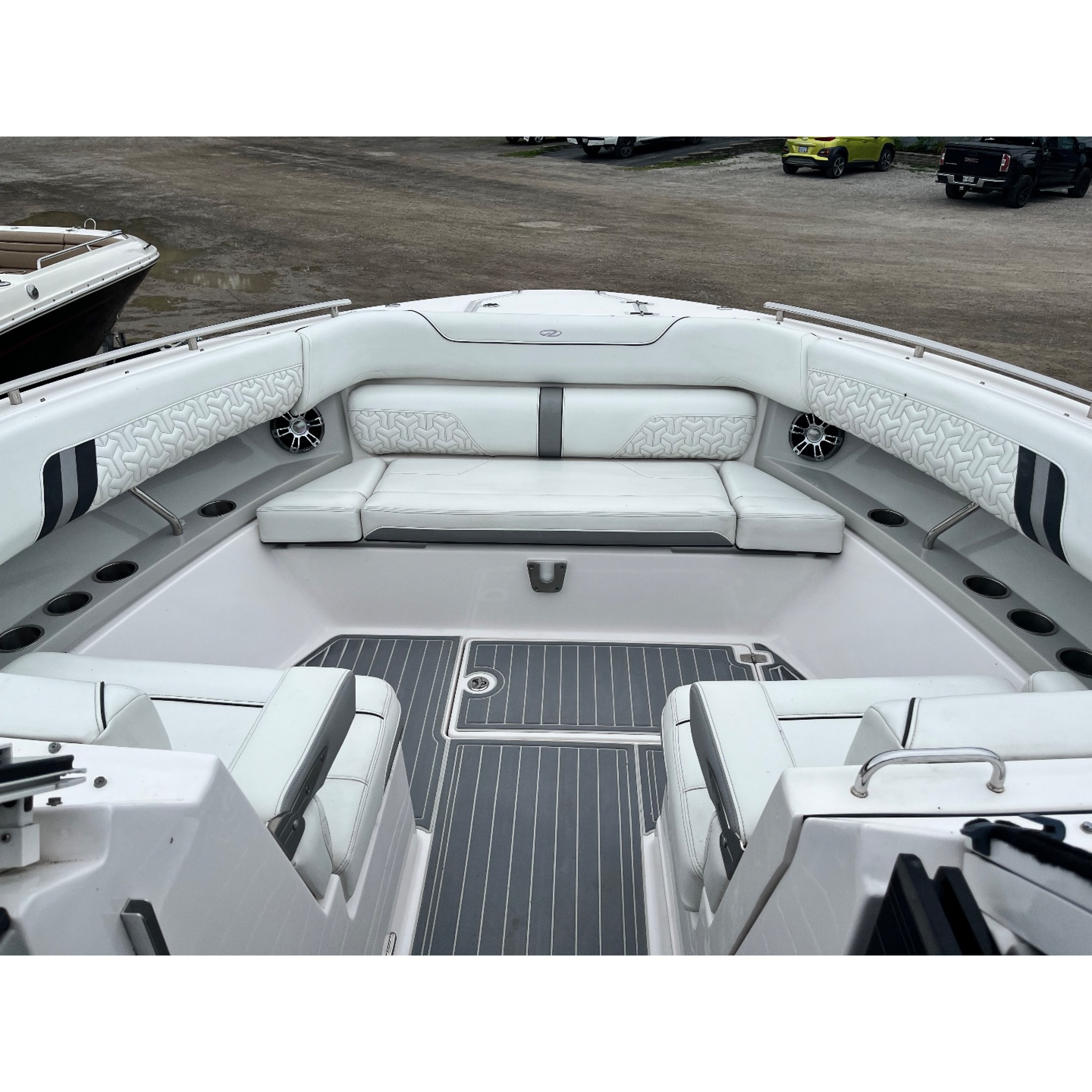 2022 37' 4" REGAL 36 LS Bow Rider