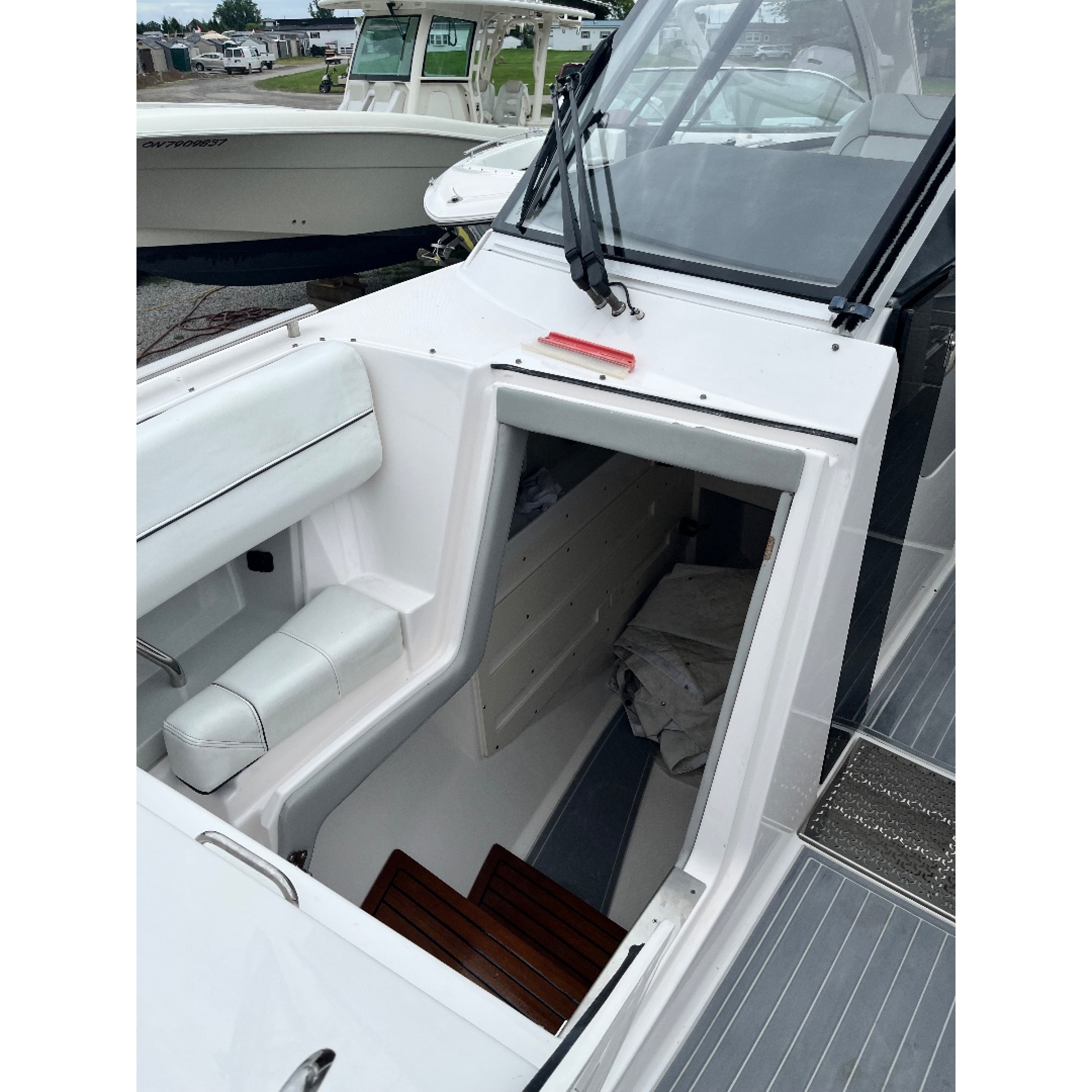 37' 4" REGAL 36 LS Bow Rider Boat Regal 36 LS 37' 4" REGAL 36 LS Bow Rider Boat Regal 36 LS