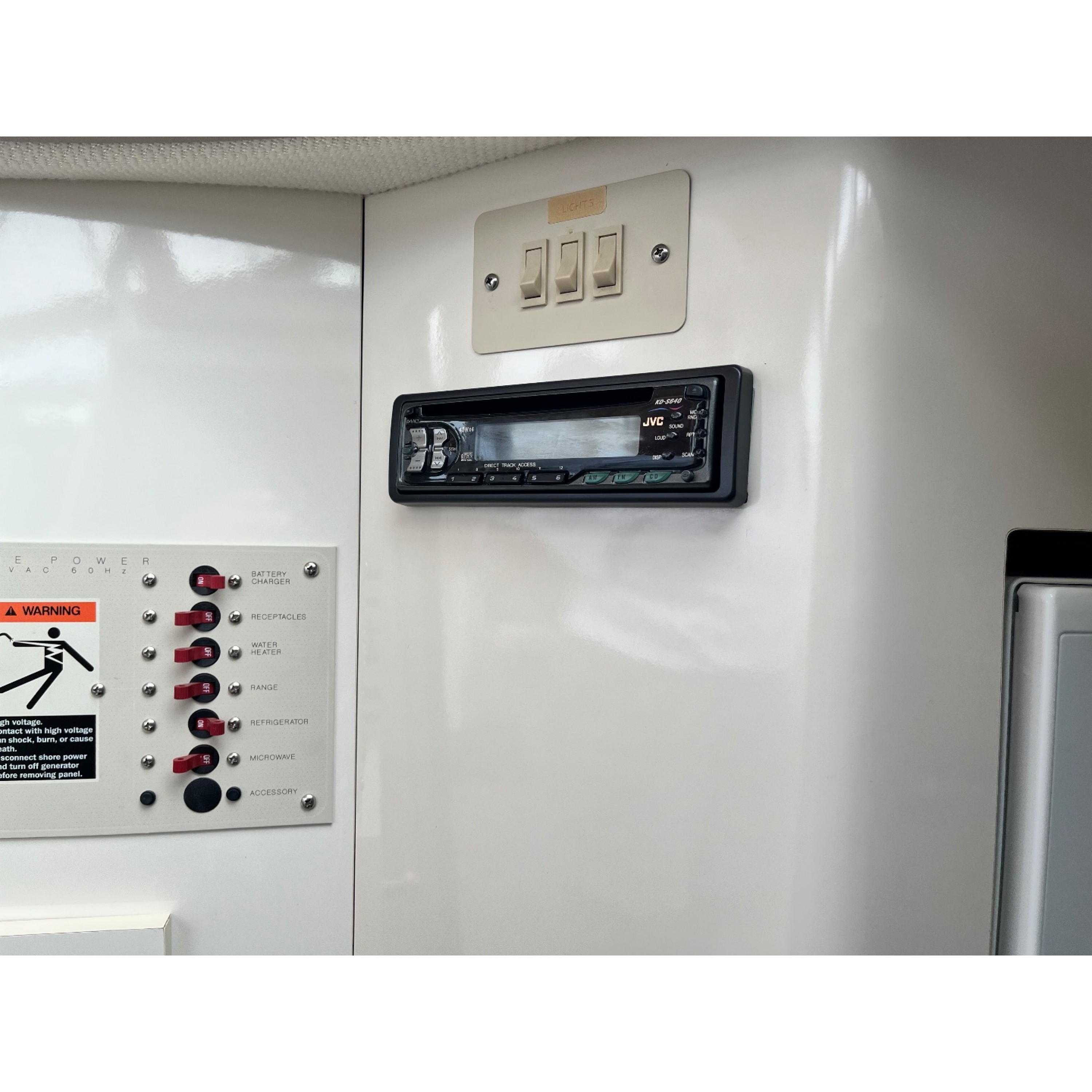 2000 24' MAXUM 2400 SCR Magic Moments 2000 24' MAXUM 2400 SCR Magic Moments