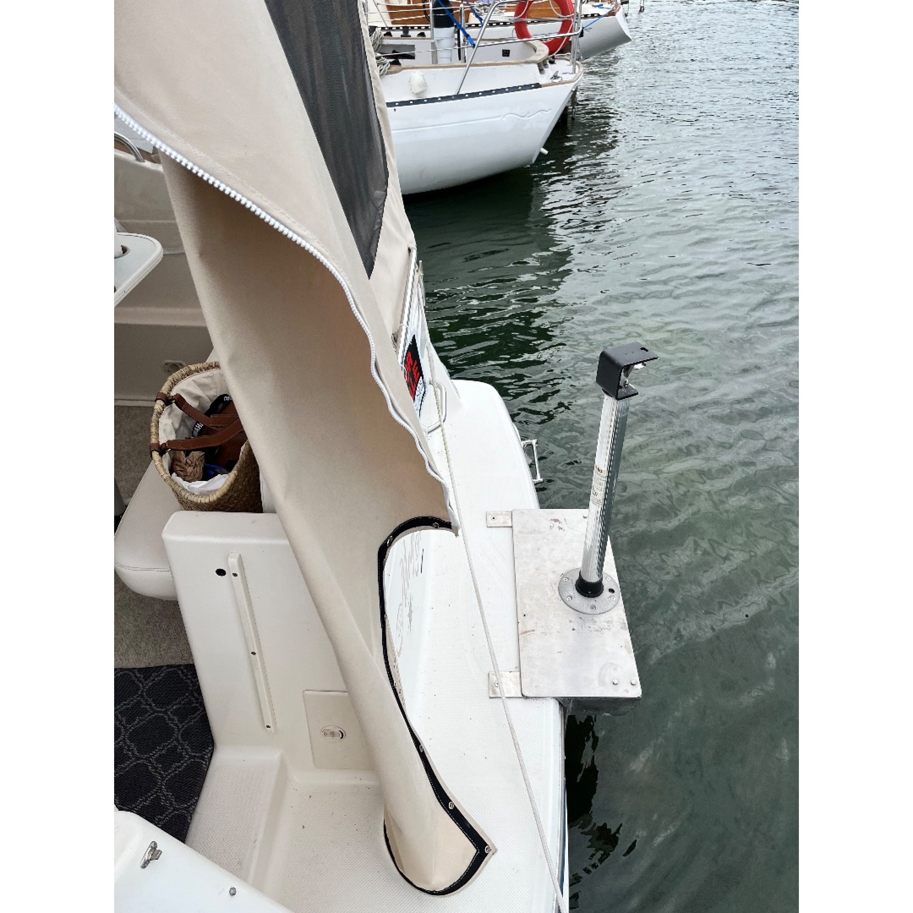 2000 24' MAXUM 2400 SCR Magic Moments 2000 24' MAXUM 2400 SCR Magic Moments