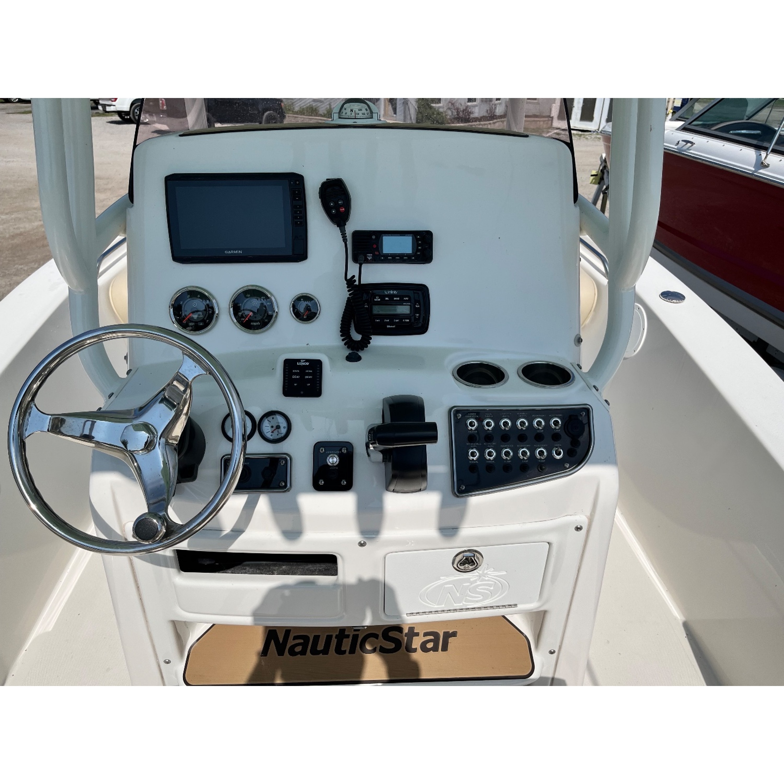 2022 23' NAUTIC STAR 2302 Legacy Center Console 2022 23' NAUTIC STAR 2302 Legacy Center Console