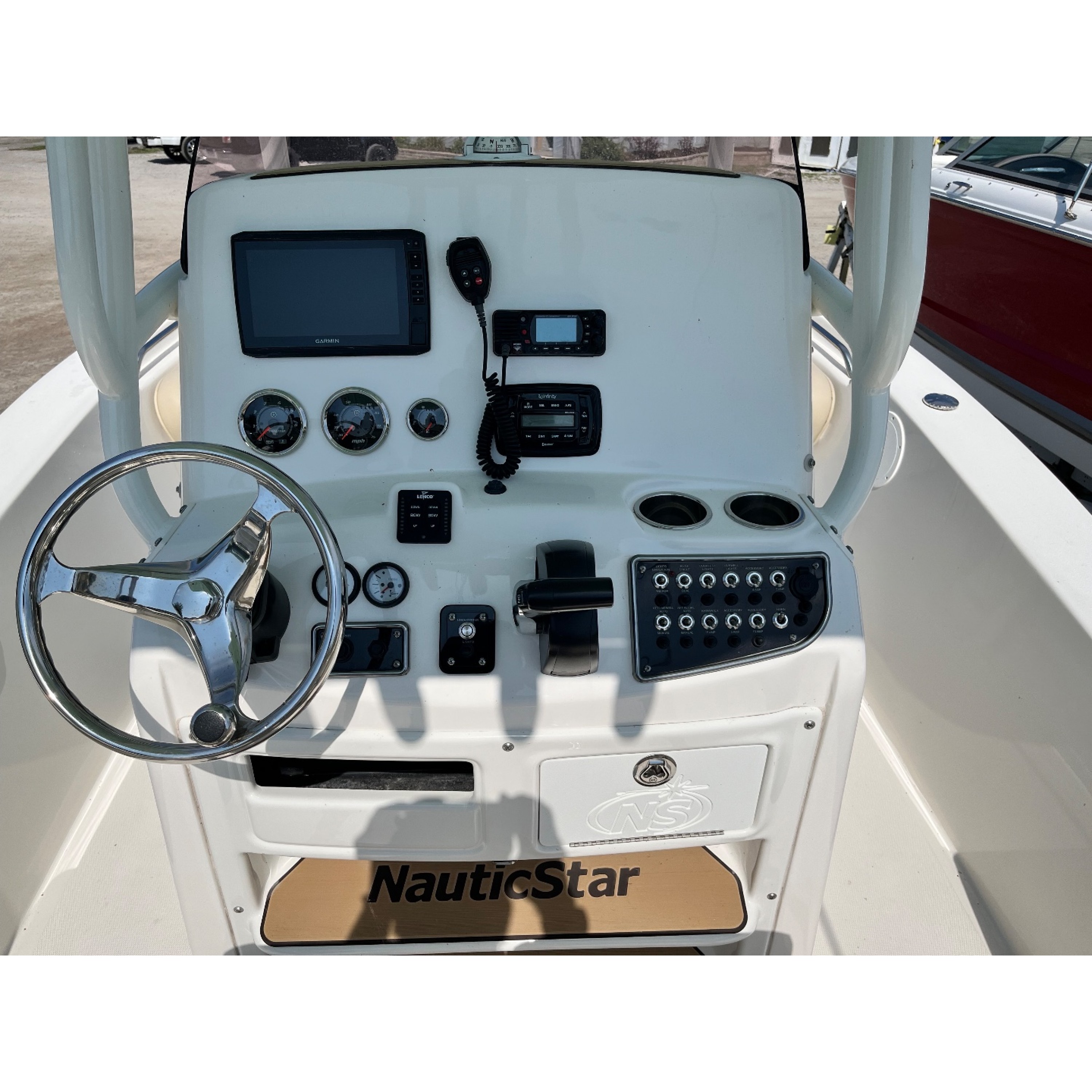 2022 23' NAUTIC STAR 2302 Legacy Center Console 2022 23' NAUTIC STAR 2302 Legacy Center Console