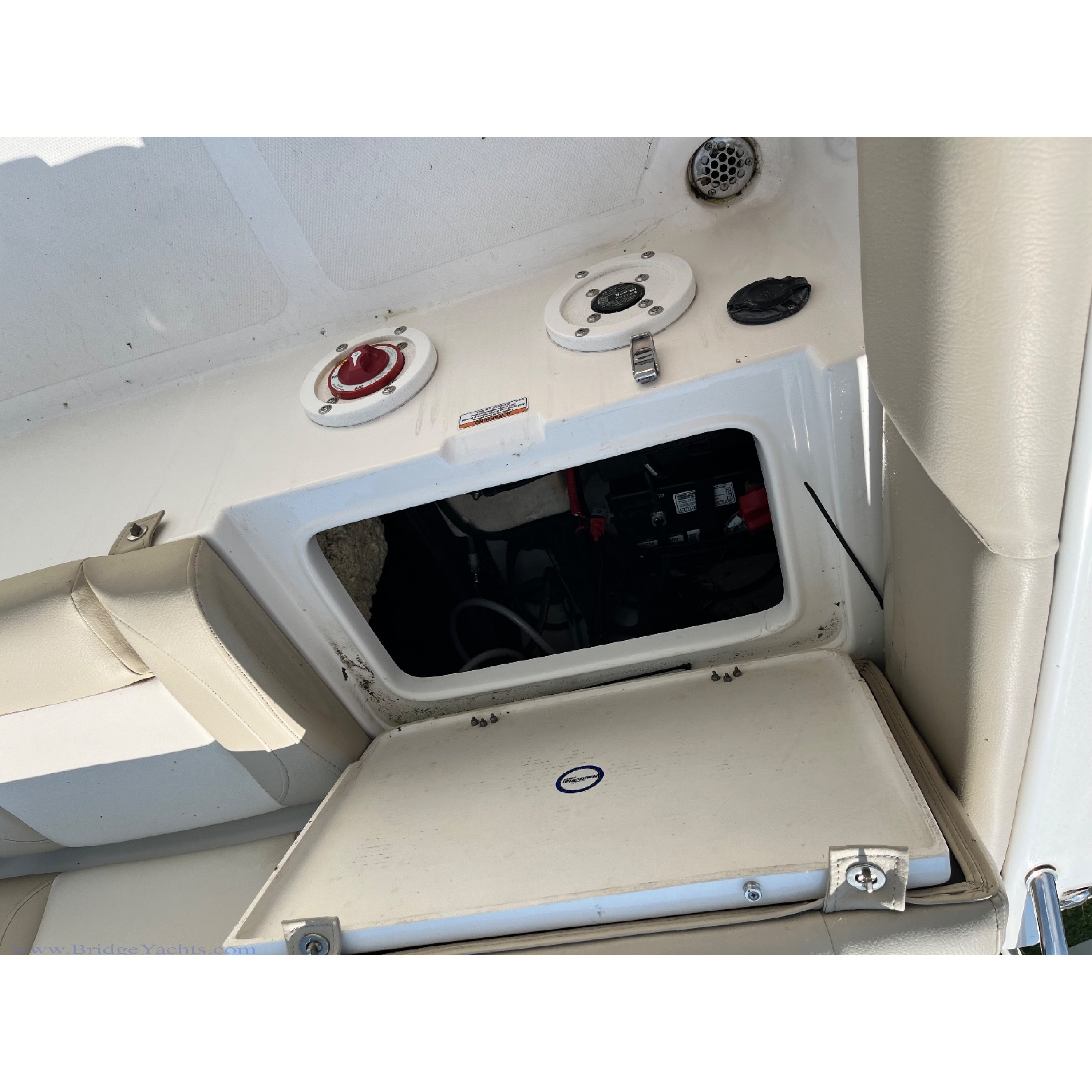 2022 23' NAUTIC STAR 2302 Legacy Center Console 2022 23' NAUTIC STAR 2302 Legacy Center Console