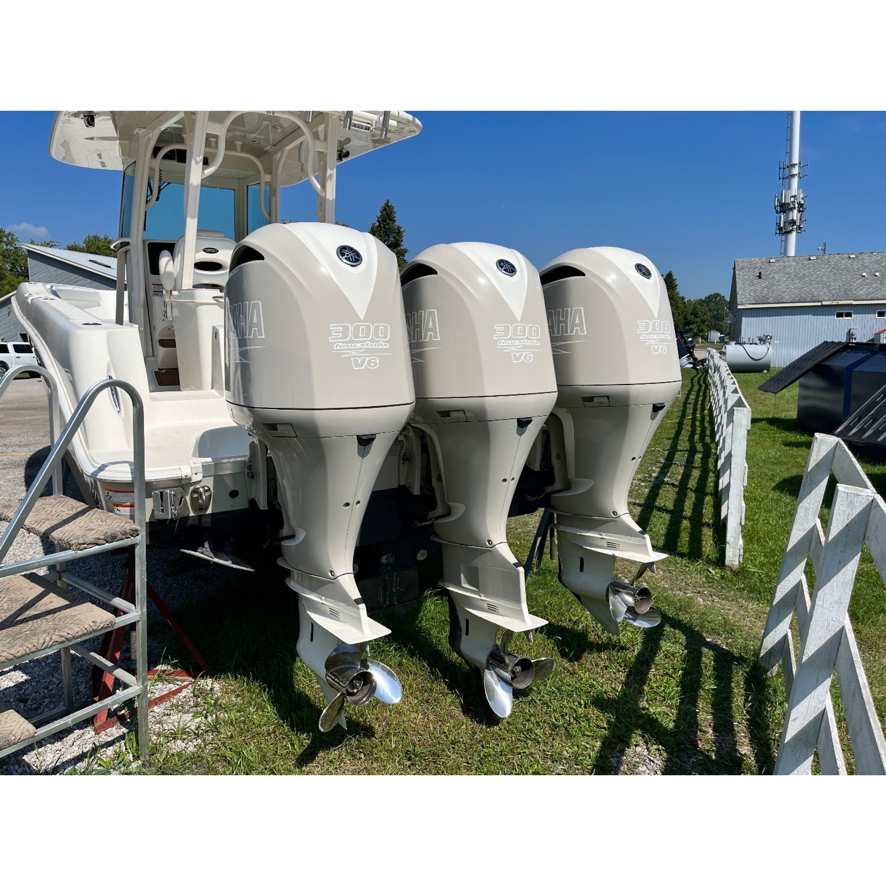 2017 34' 5" HYDRA-SPORTS 3400 CC Center Console Boat Hydra 2017 34' 5" HYDRA-SPORTS 3400 CC Center Console Boat Hydra