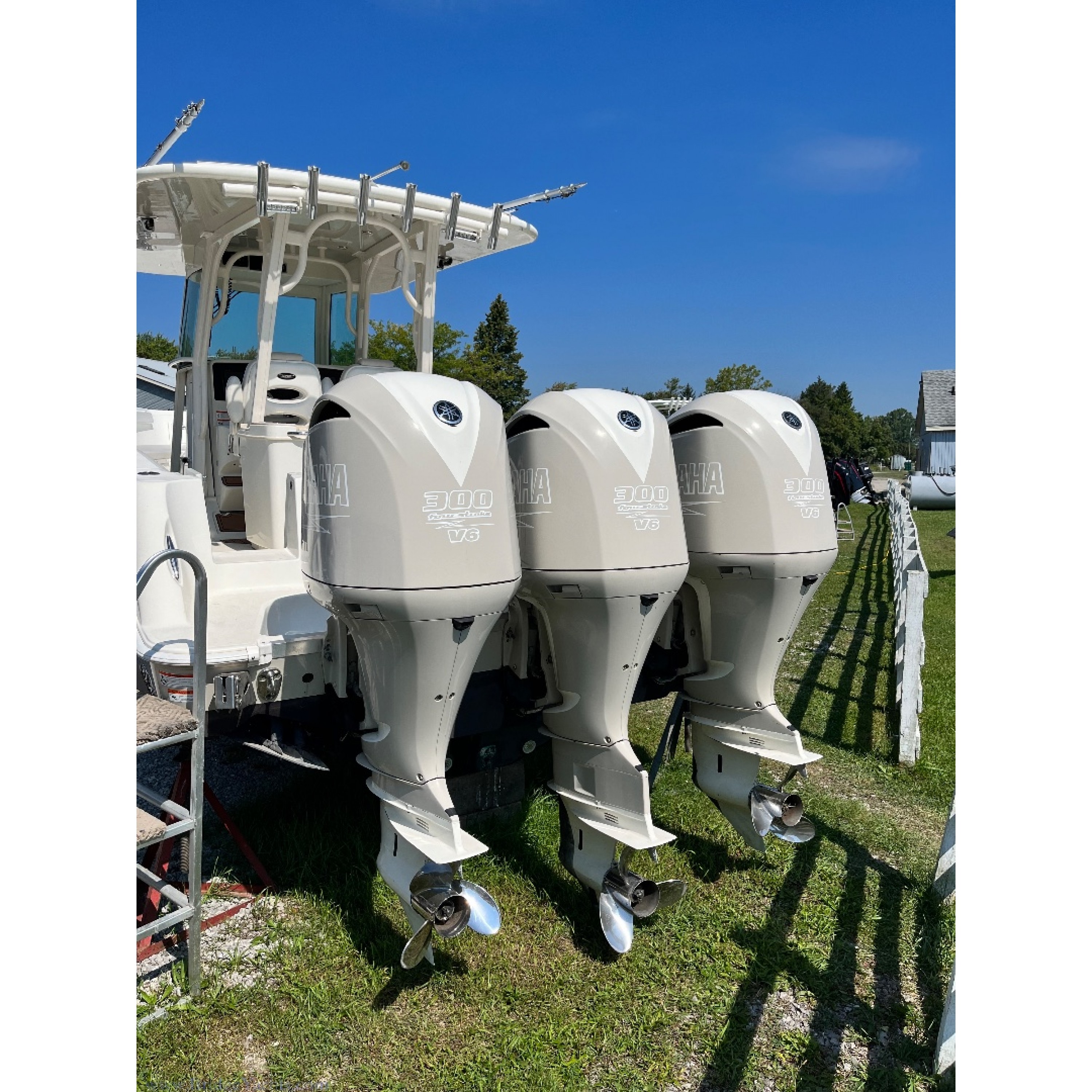 2017 34' 5" HYDRA-SPORTS 3400 CC Center Console Boat Hydra 2017 34' 5" HYDRA-SPORTS 3400 CC Center Console Boat Hydra