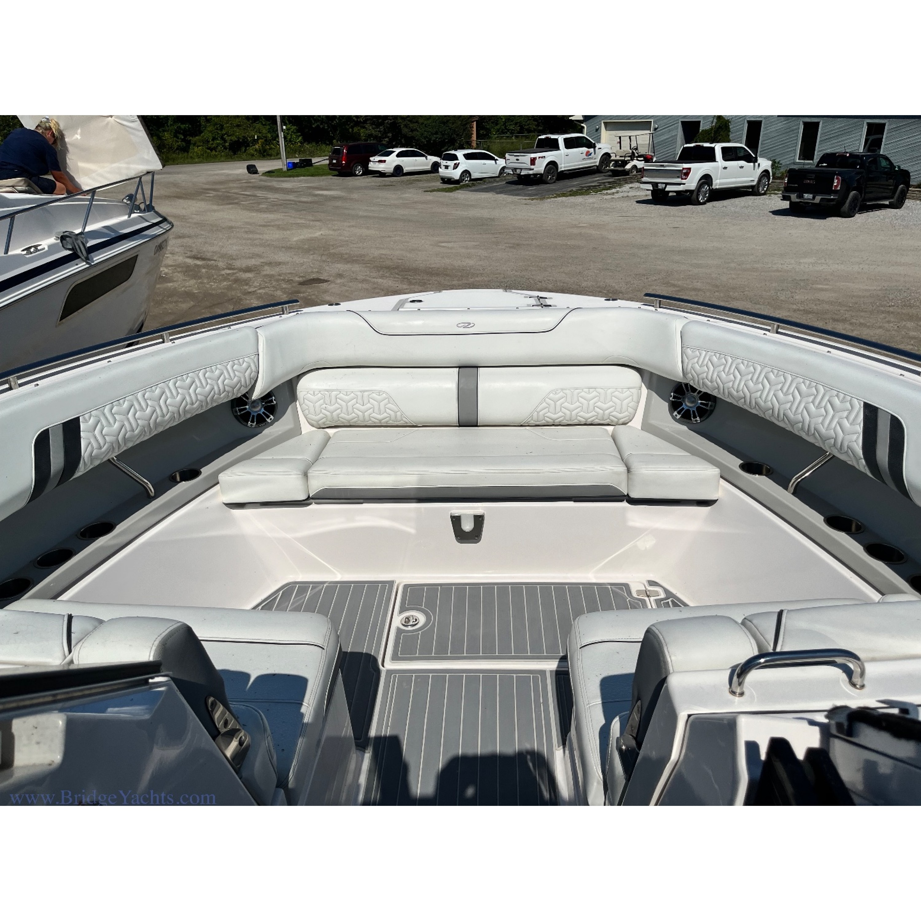 2022 37' 4" REGAL 36 LS Bow Rider