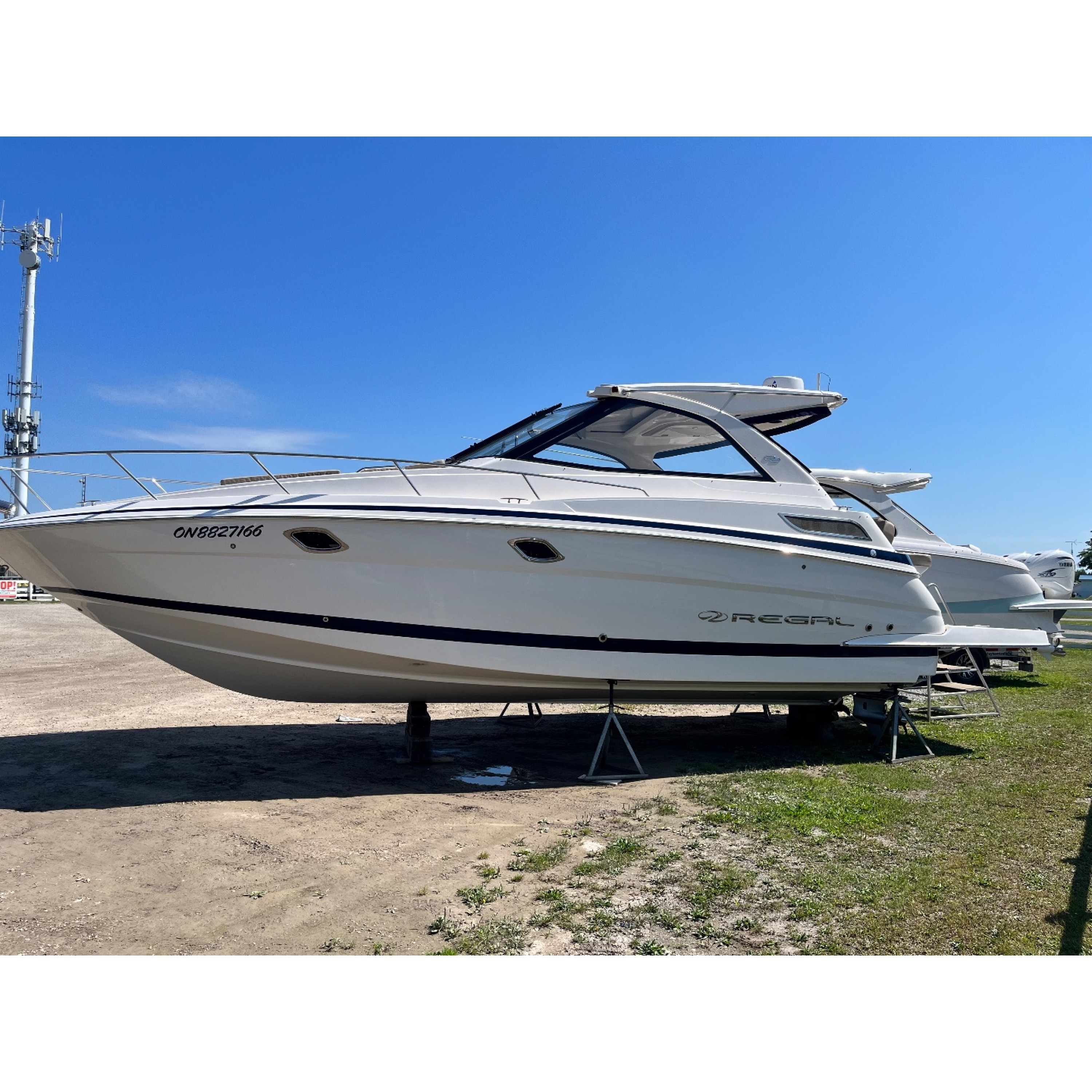 2015 36' 10" REGAL 350 Sport Coupe Coupe 2015 36' 10" REGAL 350 Sport Coupe Coupe