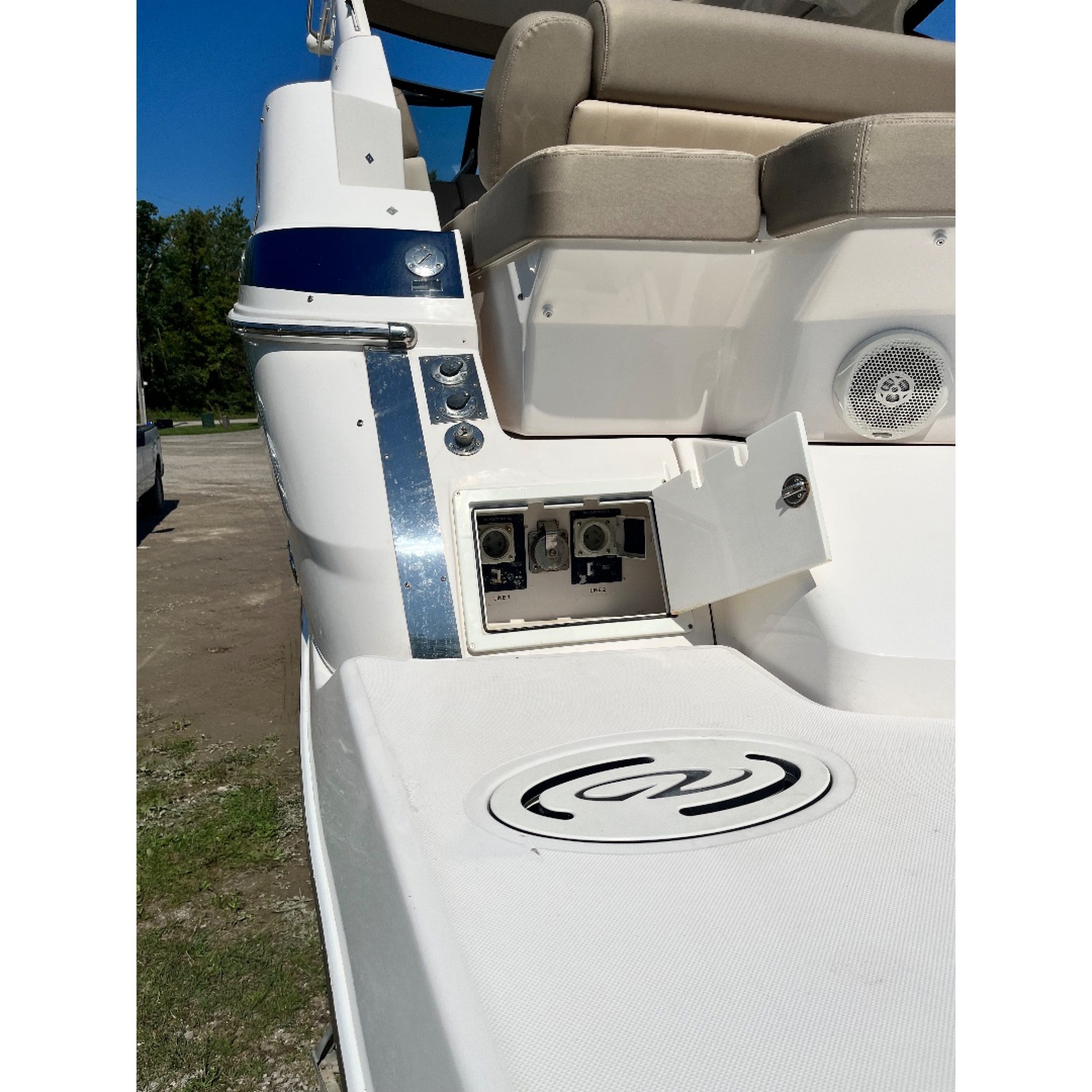 2015 36' 10" REGAL 350 Sport Coupe Coupe 2015 36' 10" REGAL 350 Sport Coupe Coupe