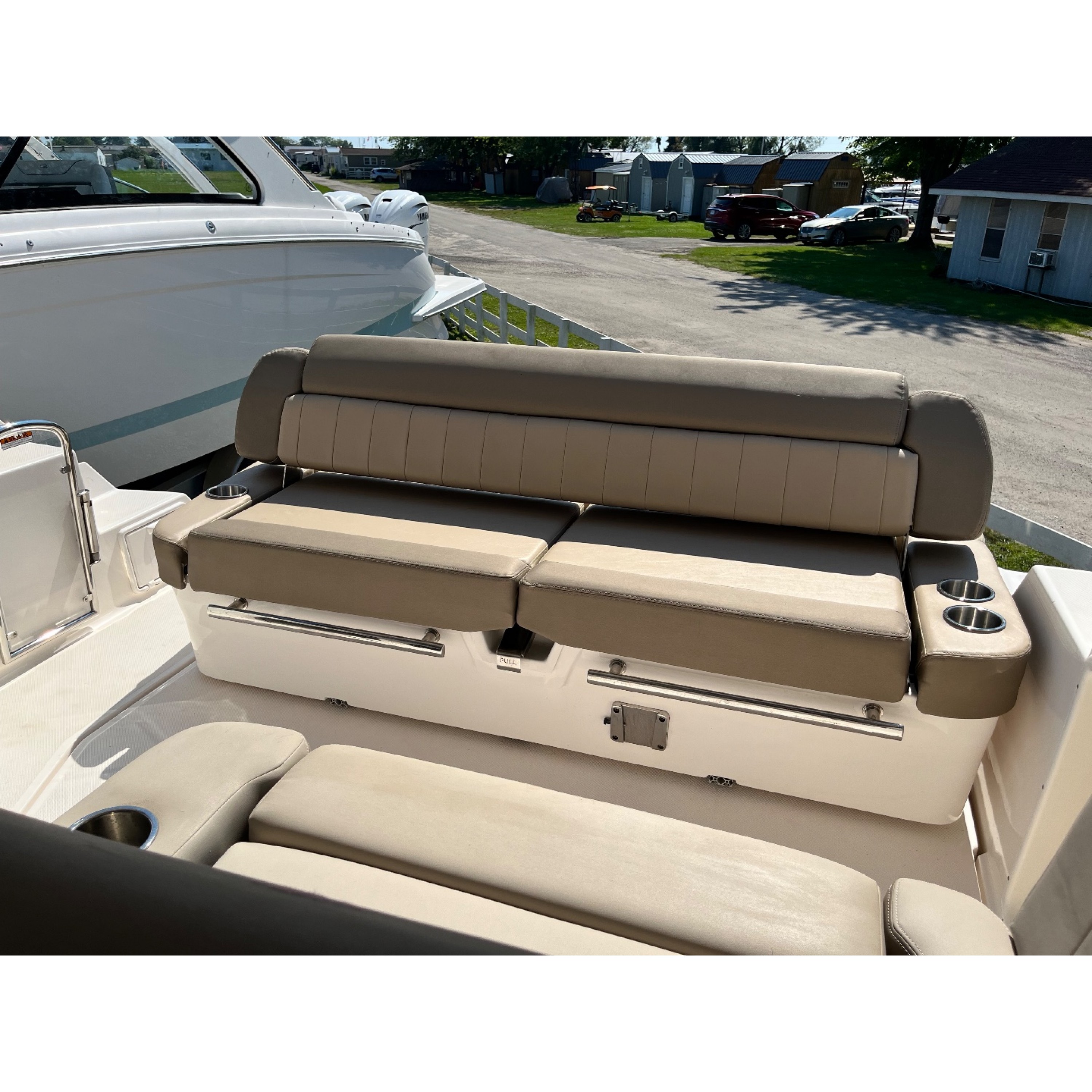 2015 36' 10" REGAL 350 Sport Coupe Coupe 2015 36' 10" REGAL 350 Sport Coupe Coupe