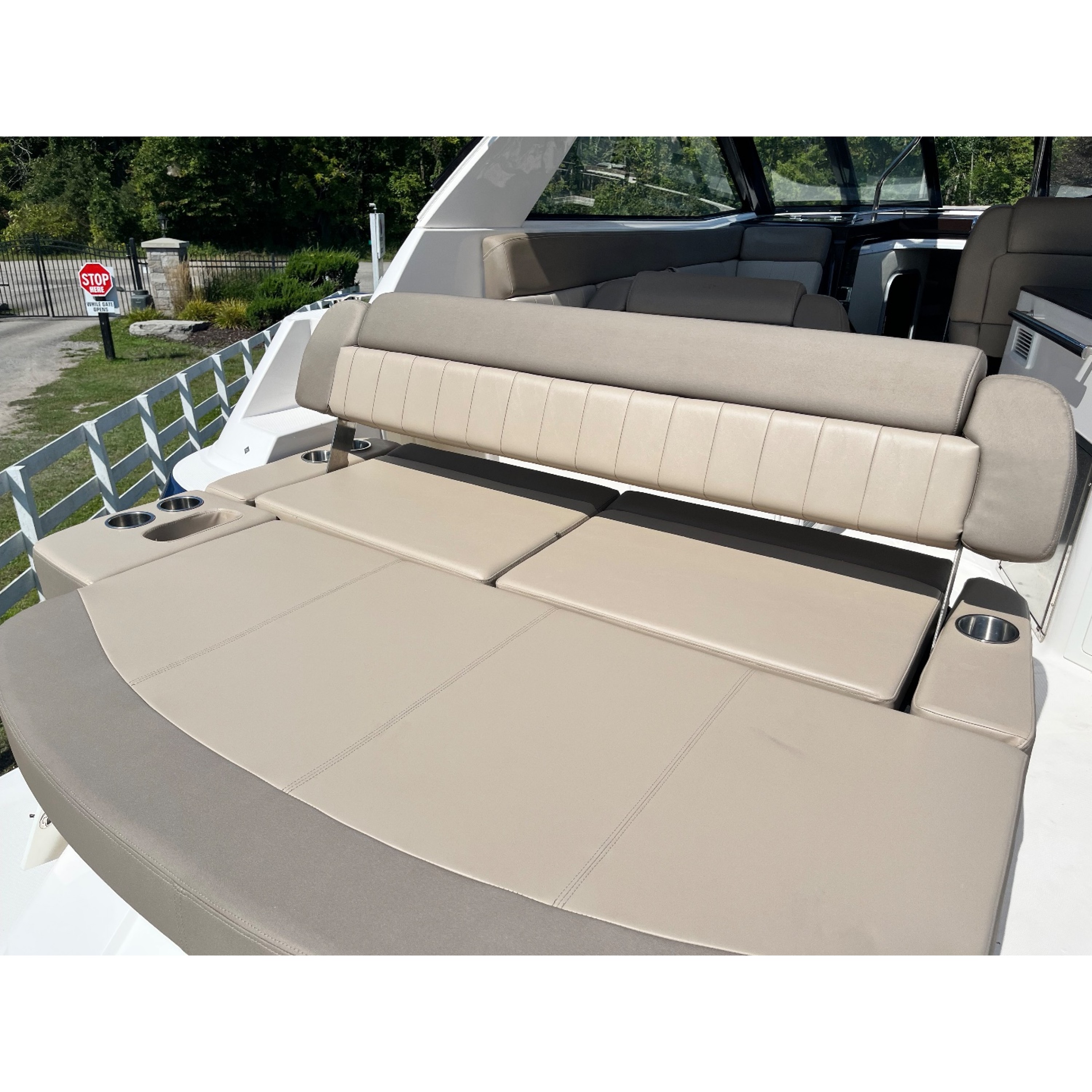 2015 36' 10" REGAL 350 Sport Coupe Coupe 2015 36' 10" REGAL 350 Sport Coupe Coupe