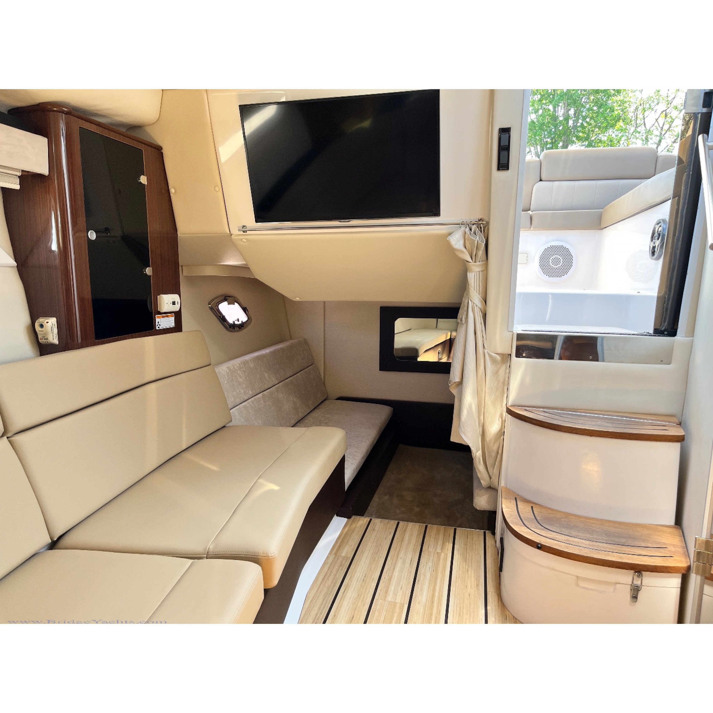 2015 36' 10" REGAL 350 Sport Coupe Coupe 2015 36' 10" REGAL 350 Sport Coupe Coupe