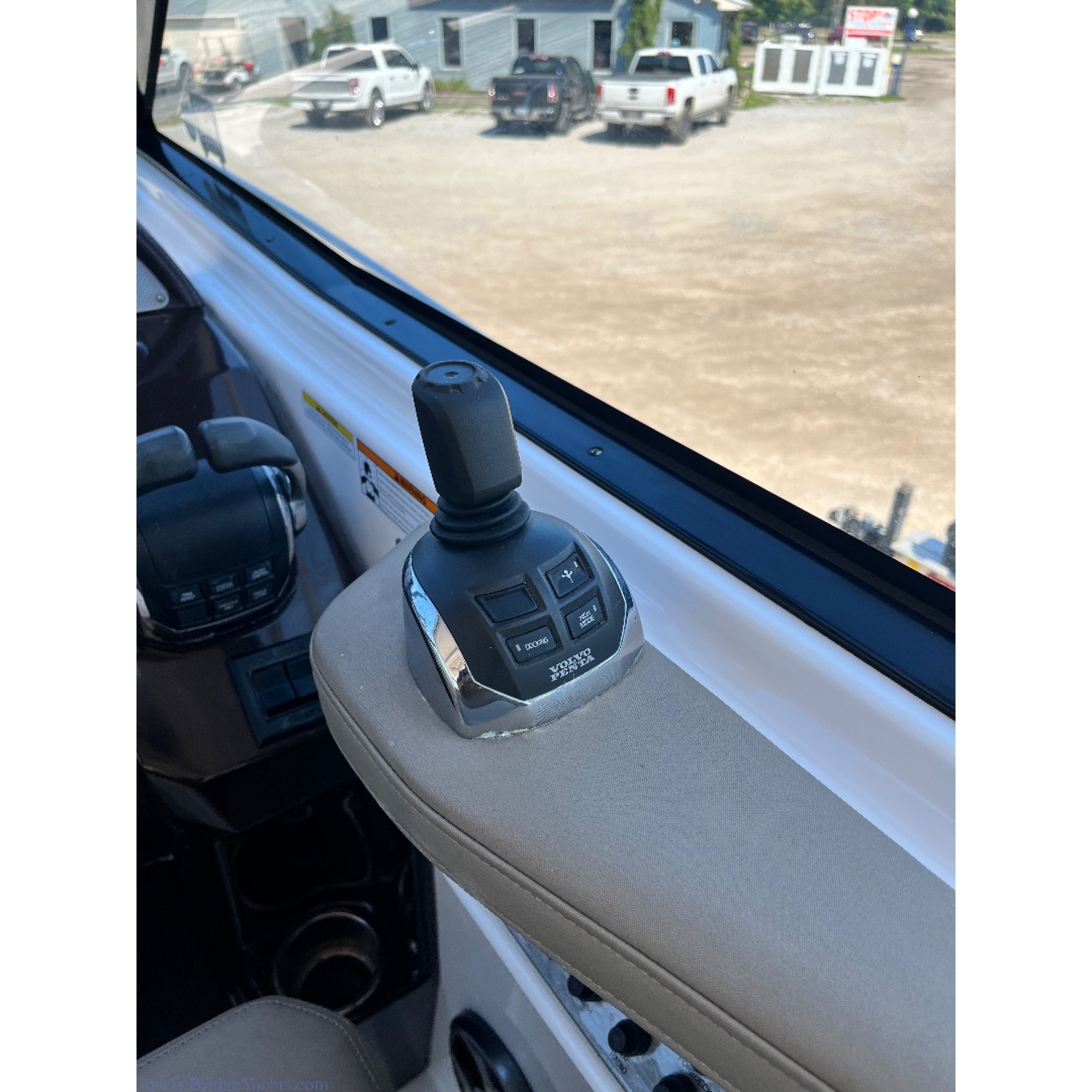 2015 36' 10" REGAL 350 Sport Coupe Coupe 2015 36' 10" REGAL 350 Sport Coupe Coupe