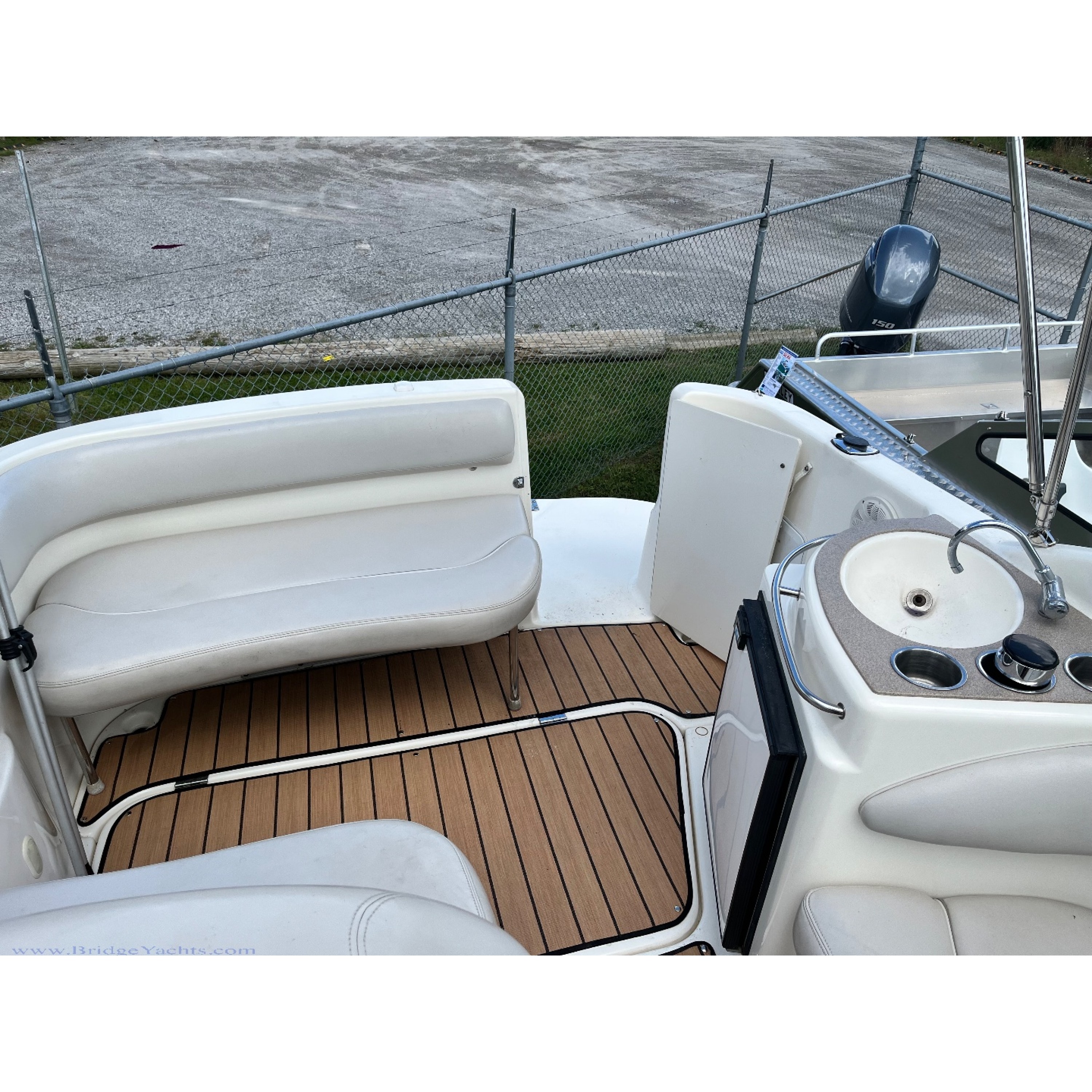 2007 28' 3" LARSON 274 Cabrio 2007 28' 3" LARSON 274 Cabrio