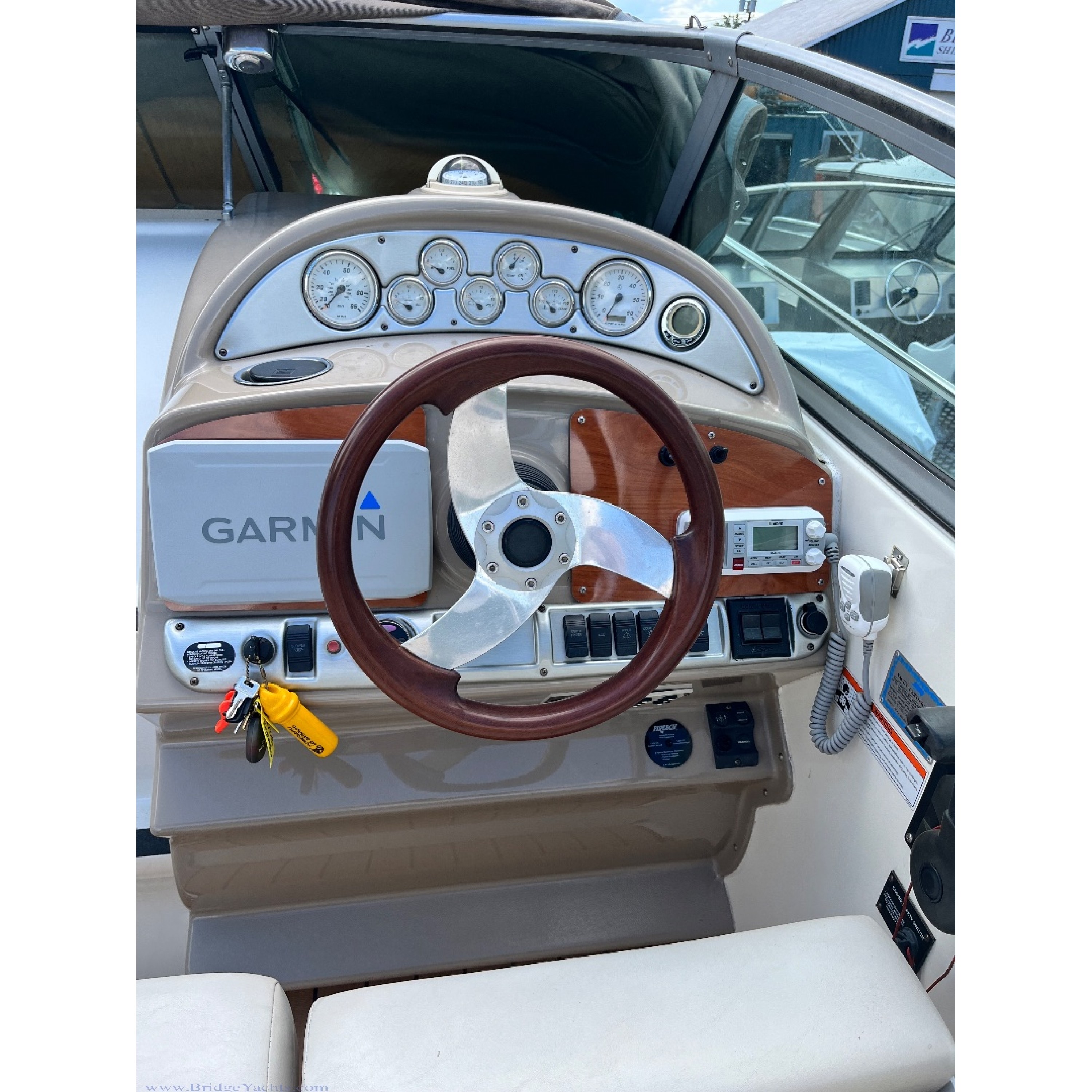 2007 28' 3" LARSON 274 Cabrio 2007 28' 3" LARSON 274 Cabrio