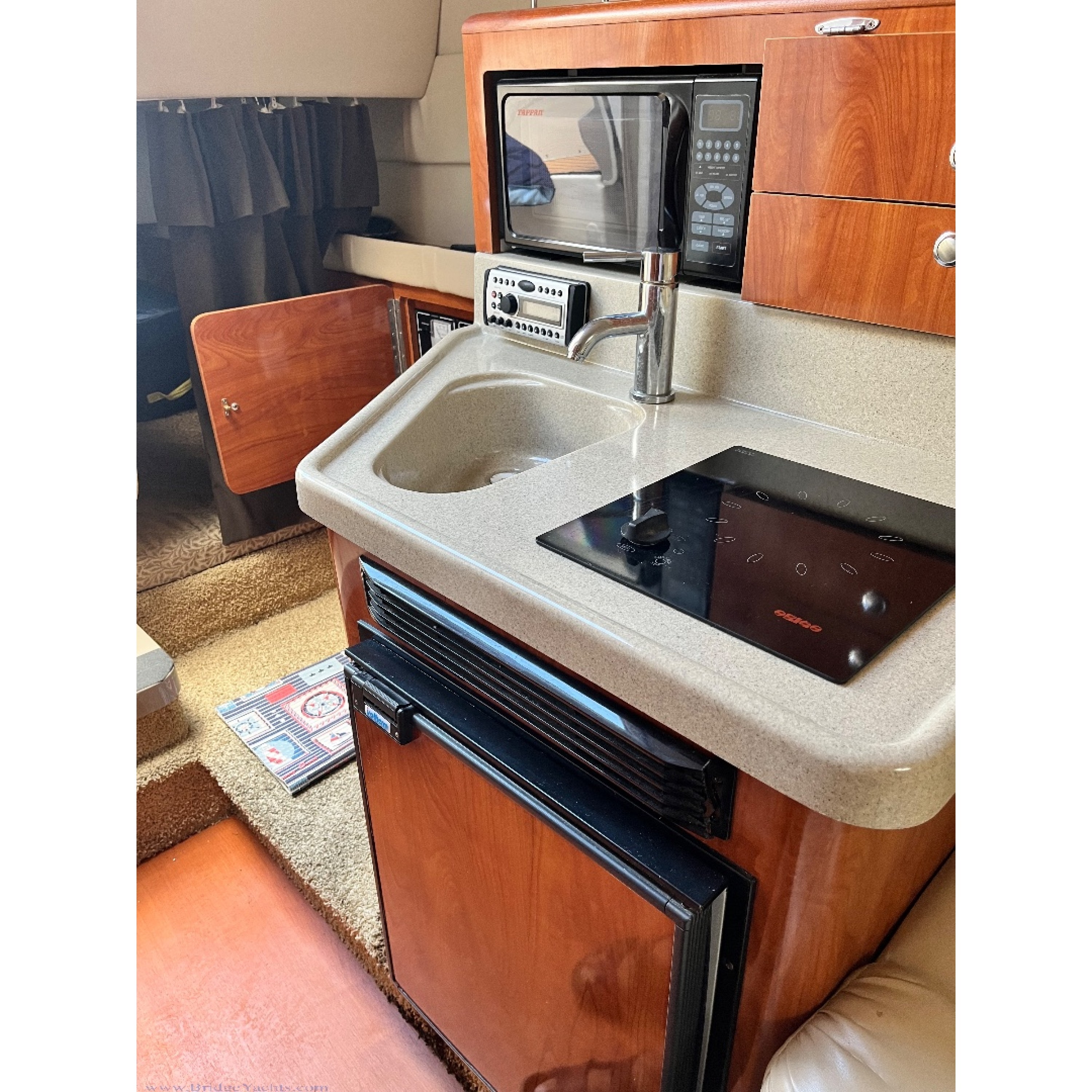 2007 28' 3" LARSON 274 Cabrio 2007 28' 3" LARSON 274 Cabrio