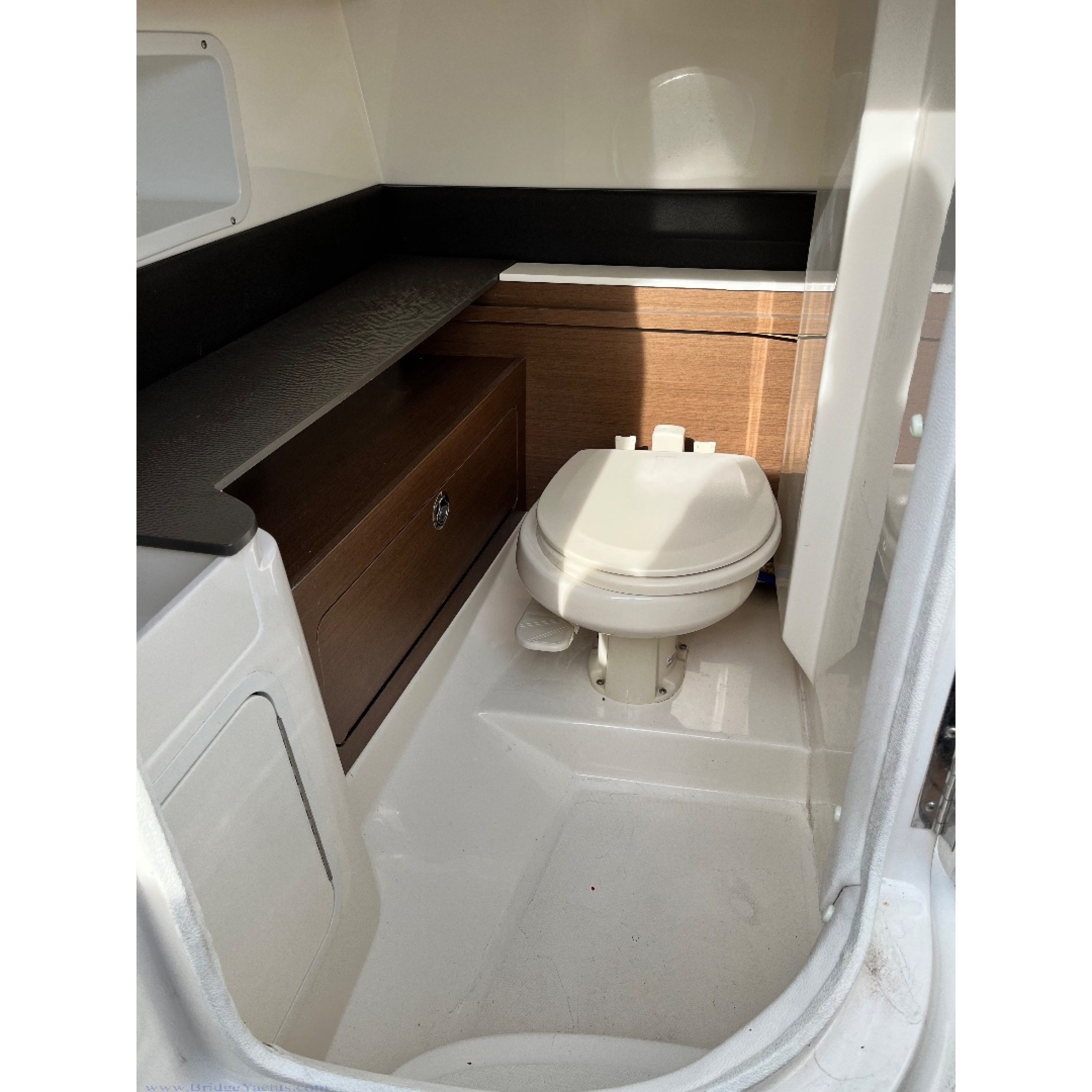 2017 29ft 2in Searay 290 SDX Deck Boat